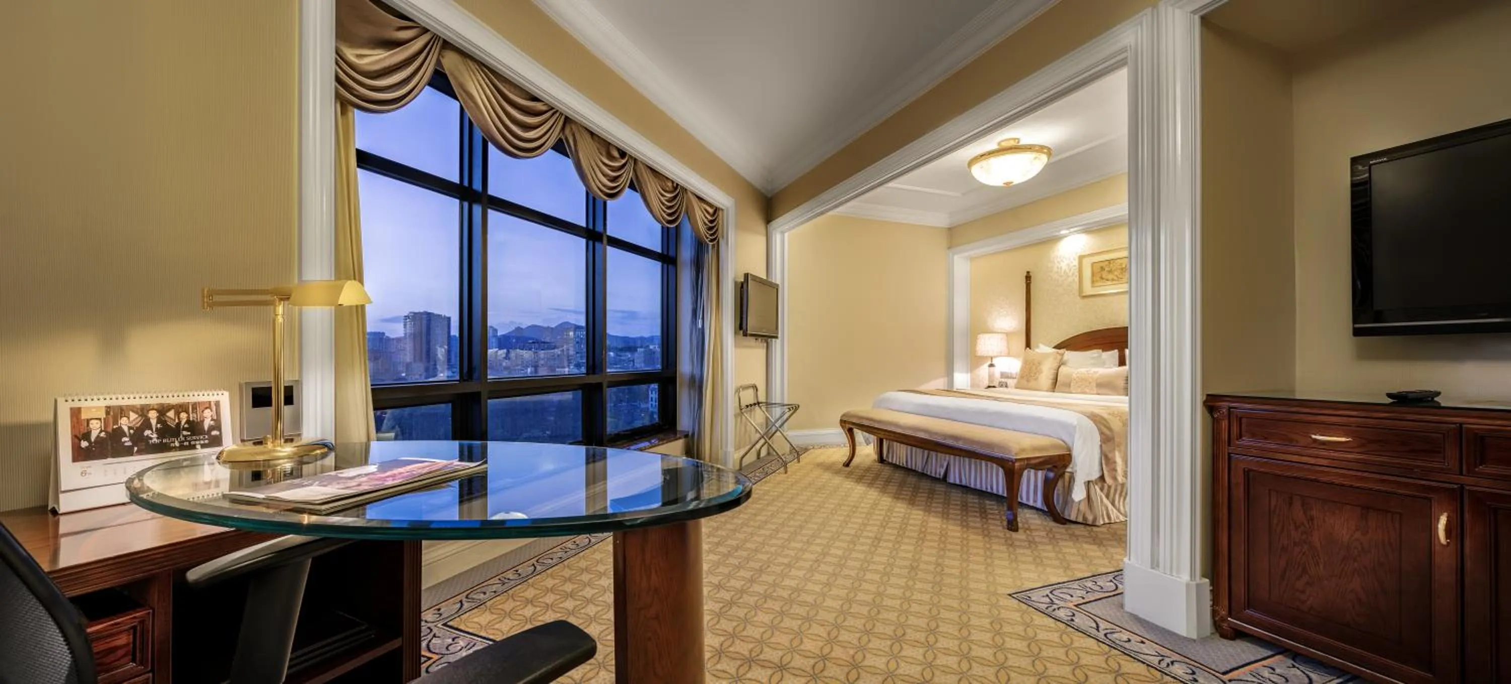 Bed in Green Lake Hotel