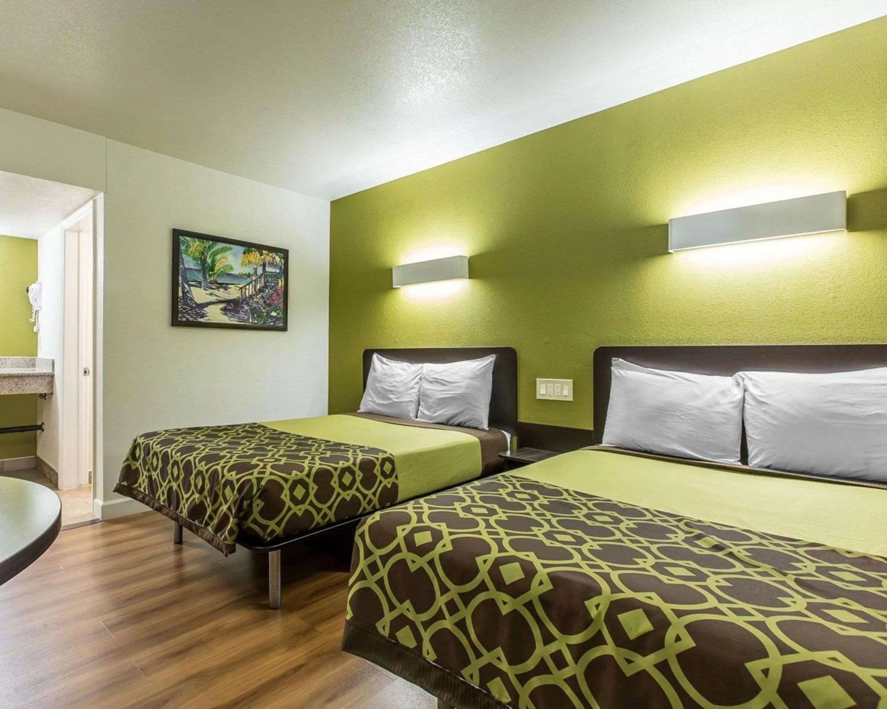 Photo of the whole room, Bed in Rodeway Inn Downtown Hanford