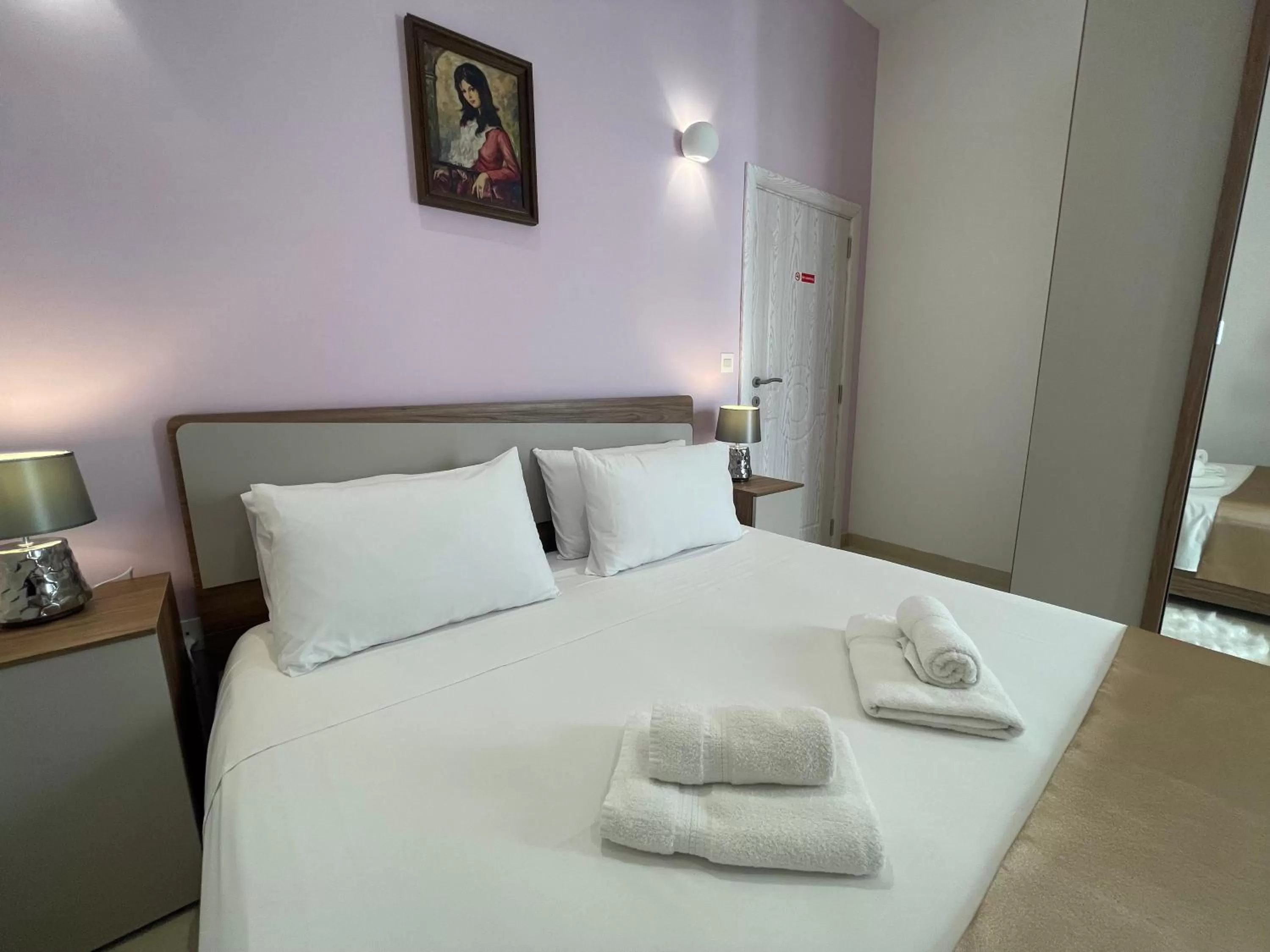 Bed in Alina Boutique Living