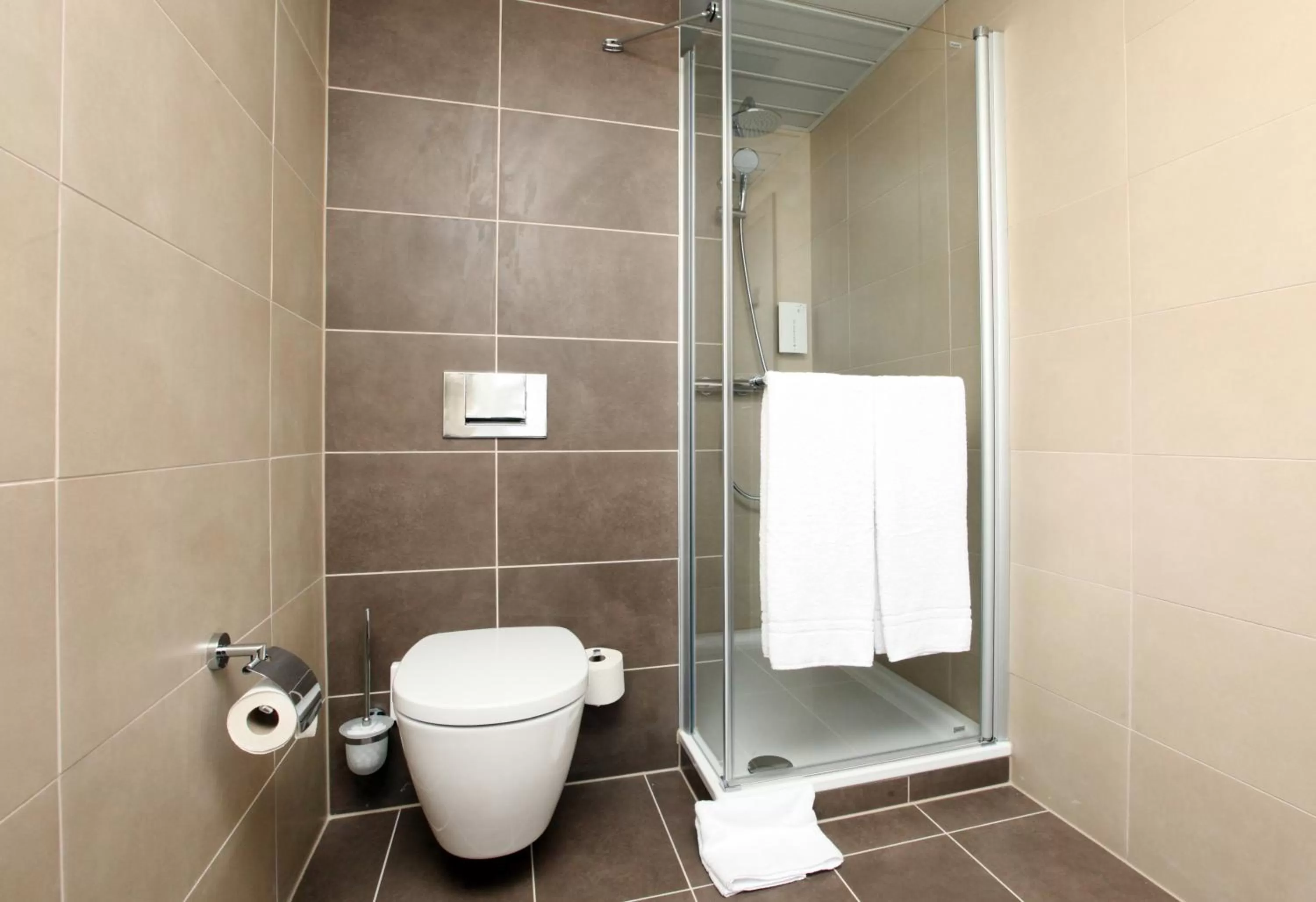 Bathroom in Golden Tulip Kassel Hotel Reiss