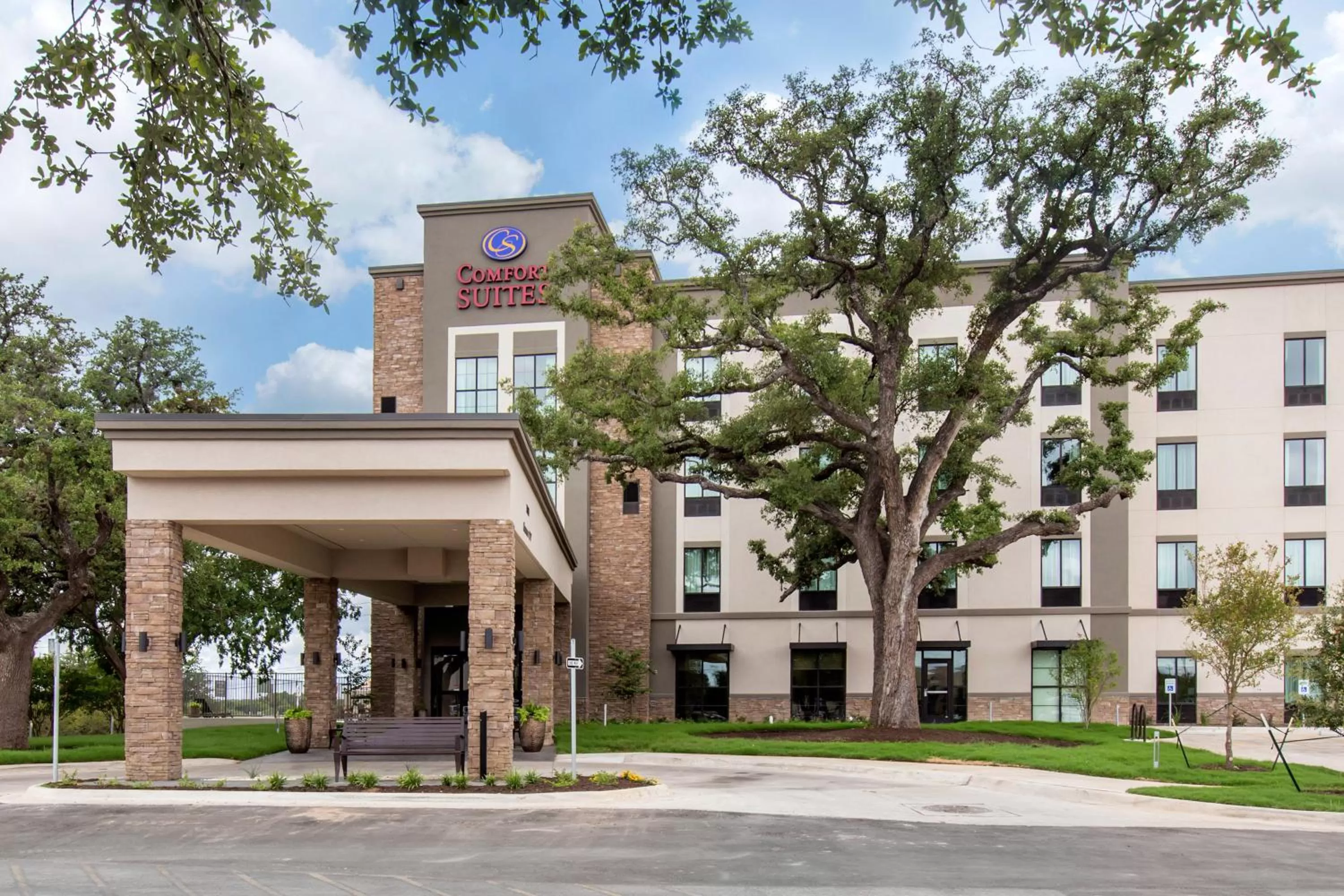 Property building in Comfort Suites - South Austin