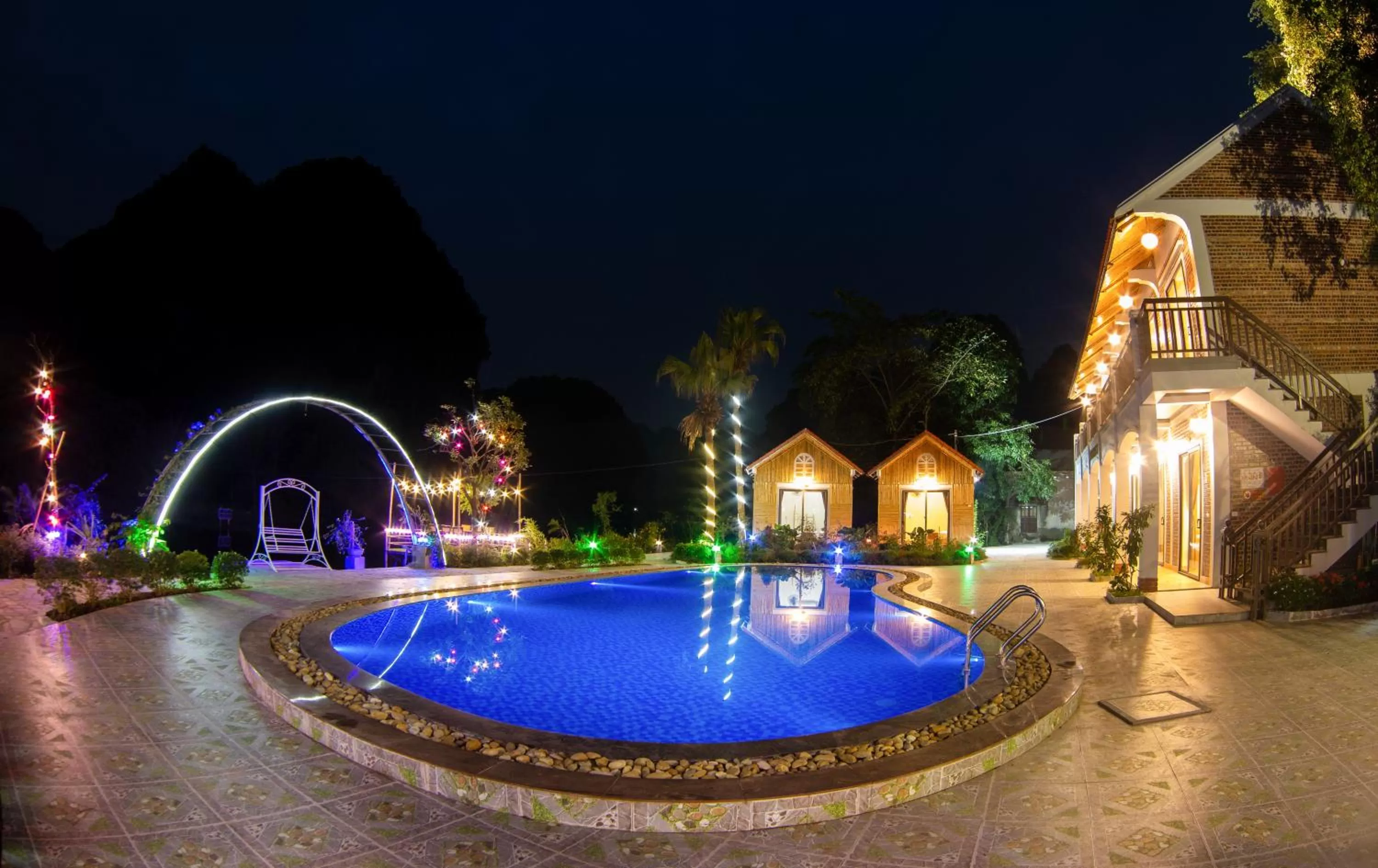 Swimming Pool in HoangLong Riverside Homestay