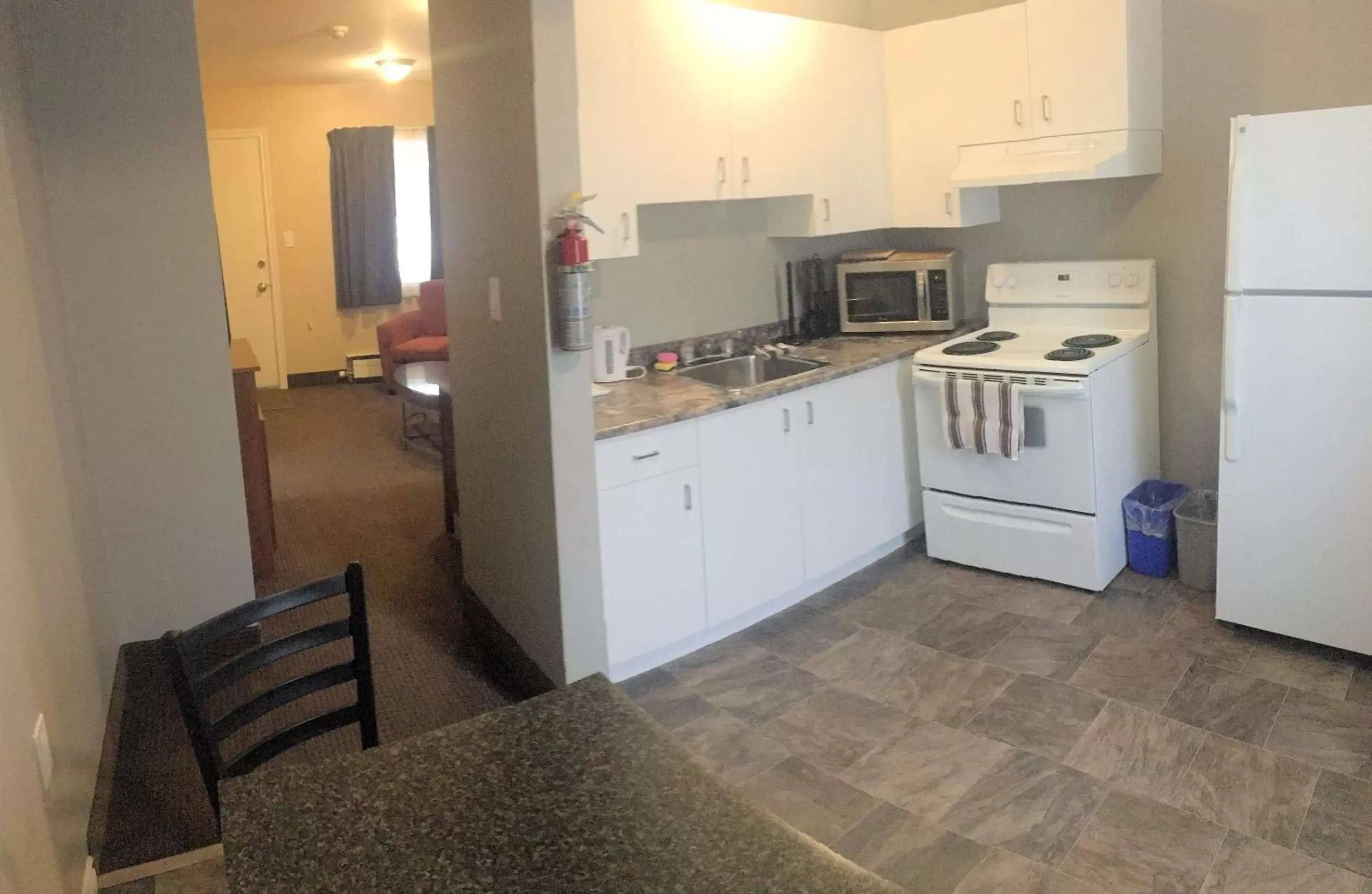 Room with Kitchenette and Two Double Beds in The Lincoln Inn Room with Kitchenette and Two Double Beds in The Lincoln Inn