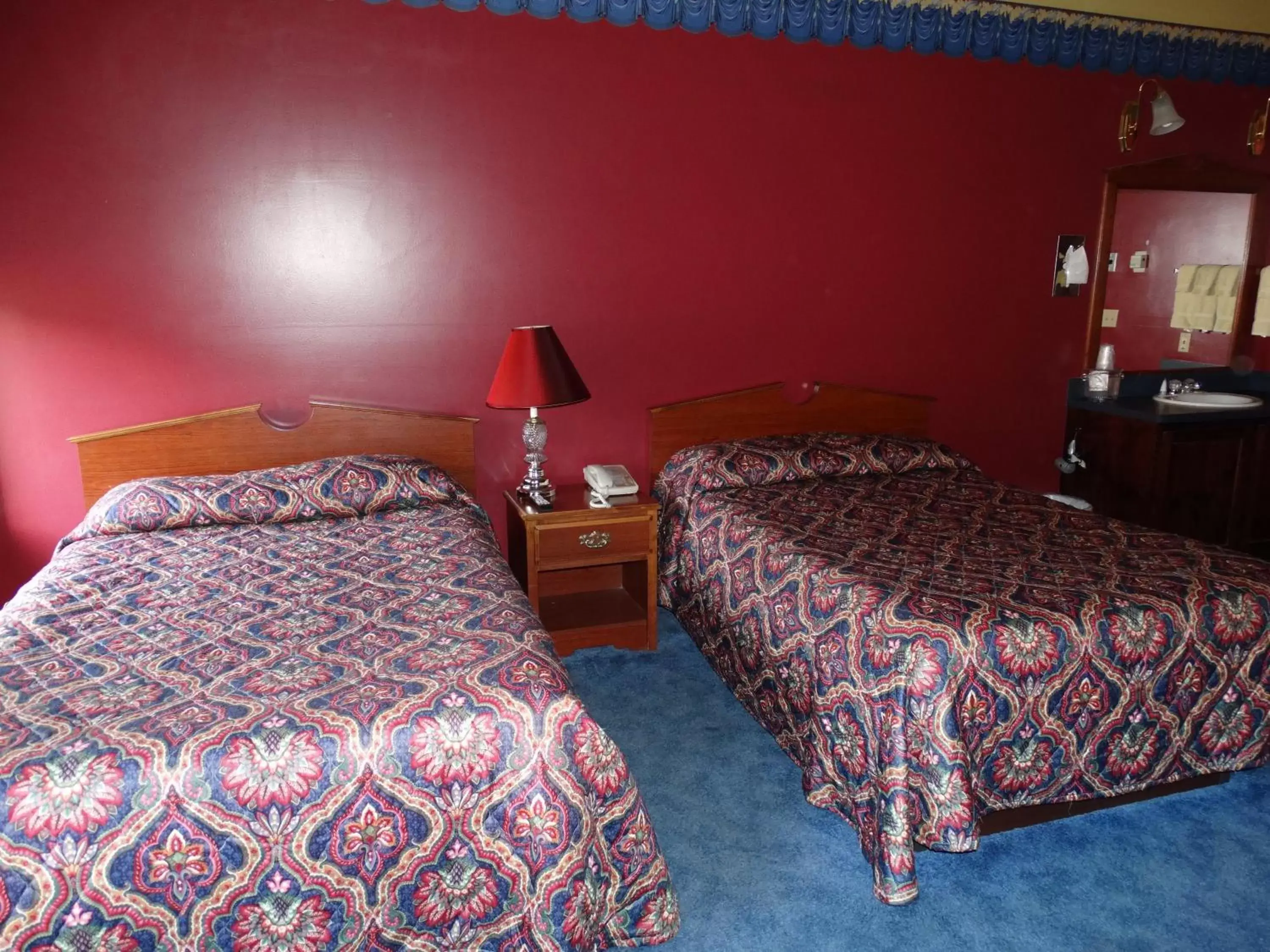 Double Room with Two Double Beds - Non-Smoking in Historic Iron Horse Inn - Deadwood Double Room with Two Double Beds - Non-Smoking in Historic Iron Horse Inn - Deadwood