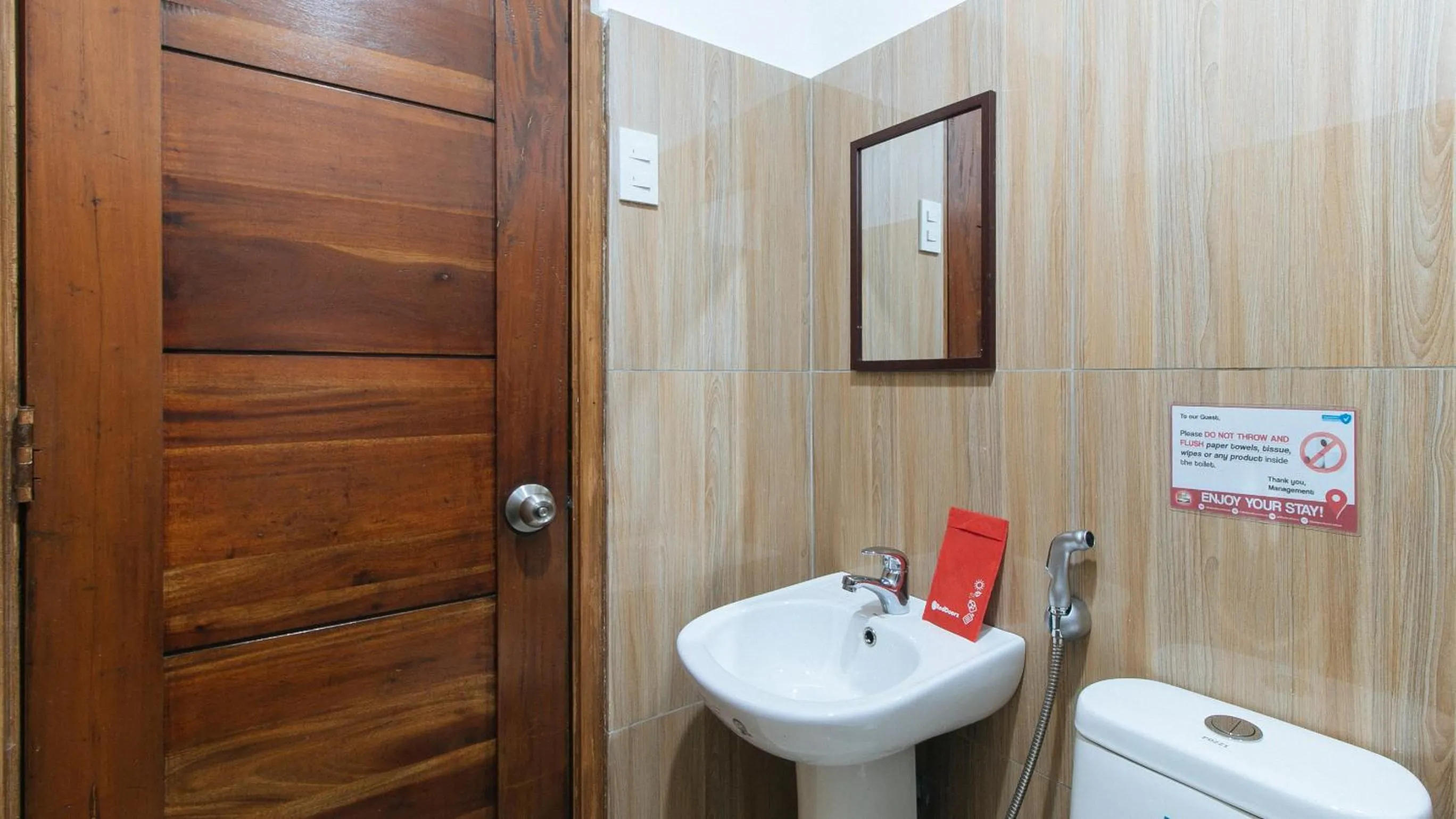Bathroom in RedDoorz at DBuilders Rooms Ph1 Taguig