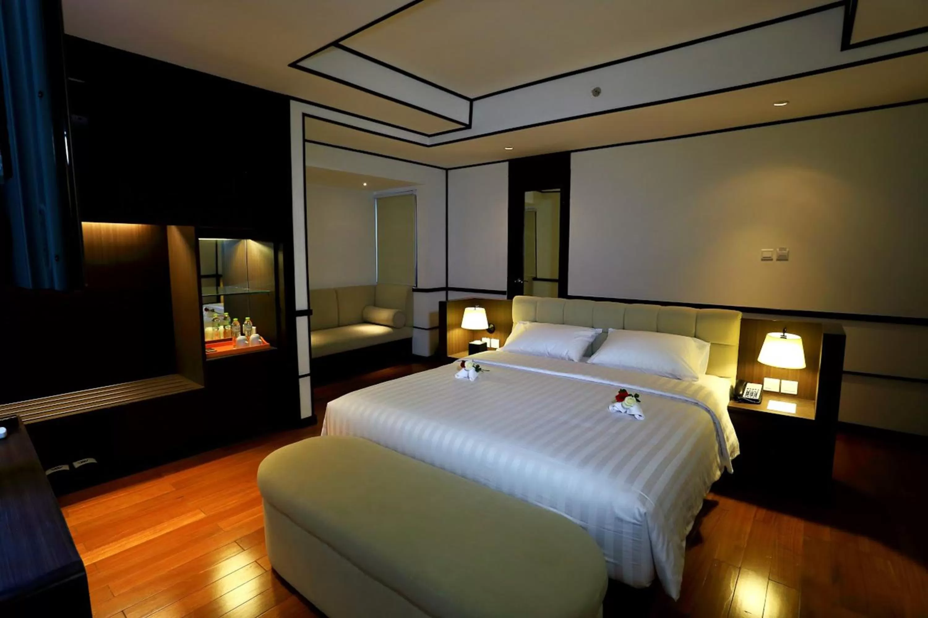 Photo of the whole room, Bed in Namin Dago Hotel