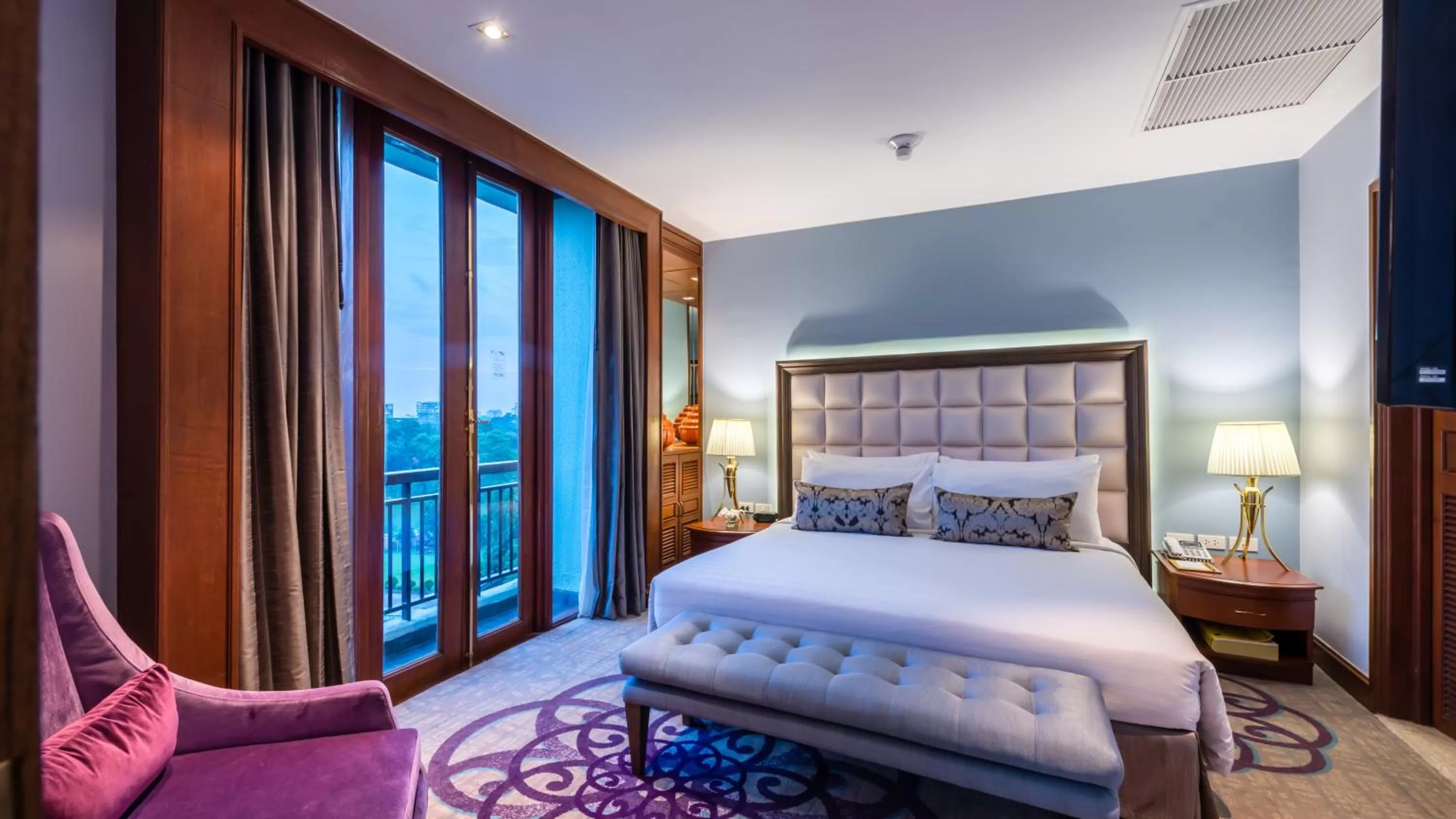 Bedroom, Bed in Chatrium Hotel Royal Lake Yangon