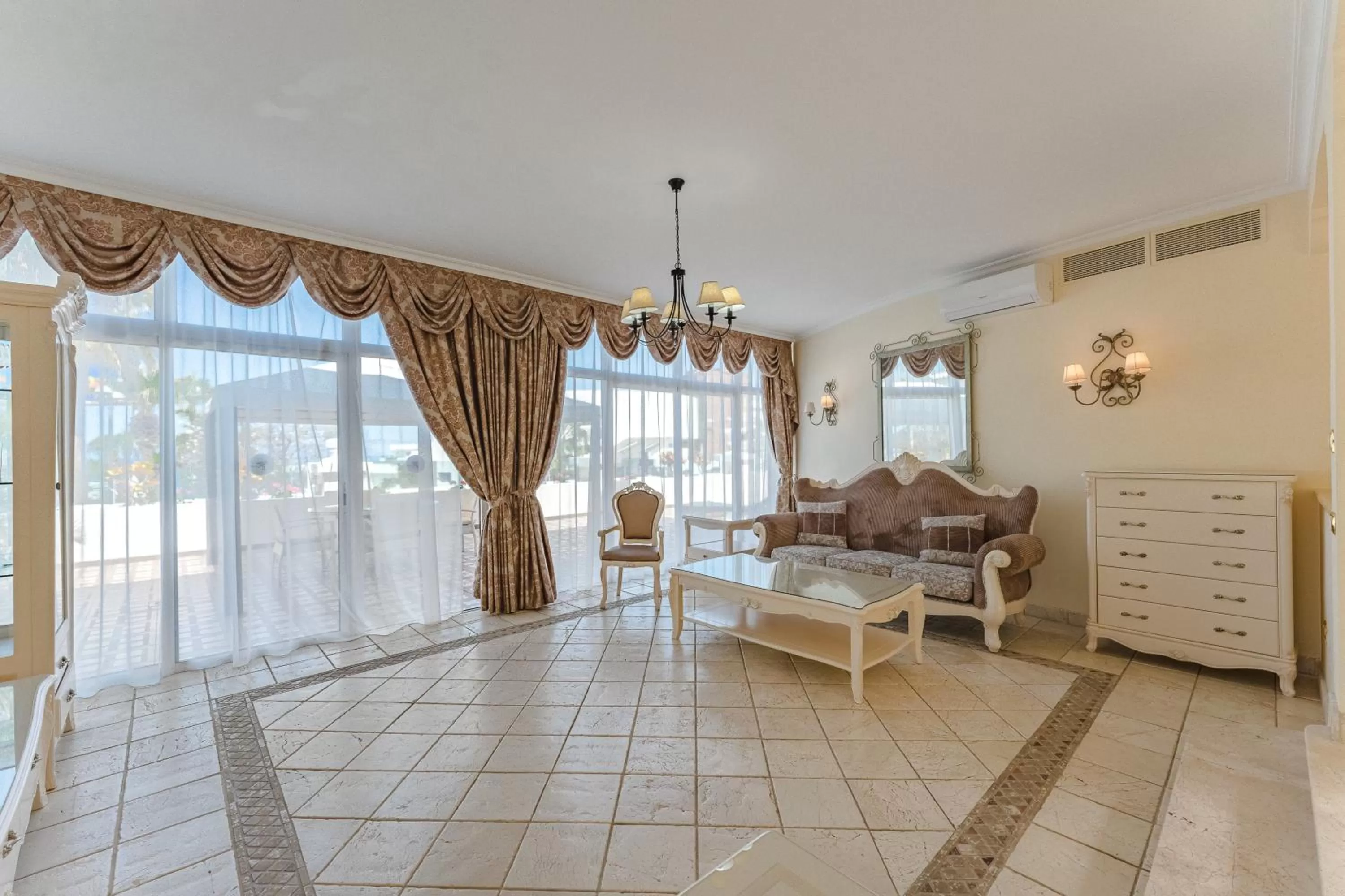 Living room in Flamingo Suites Boutique Hotel