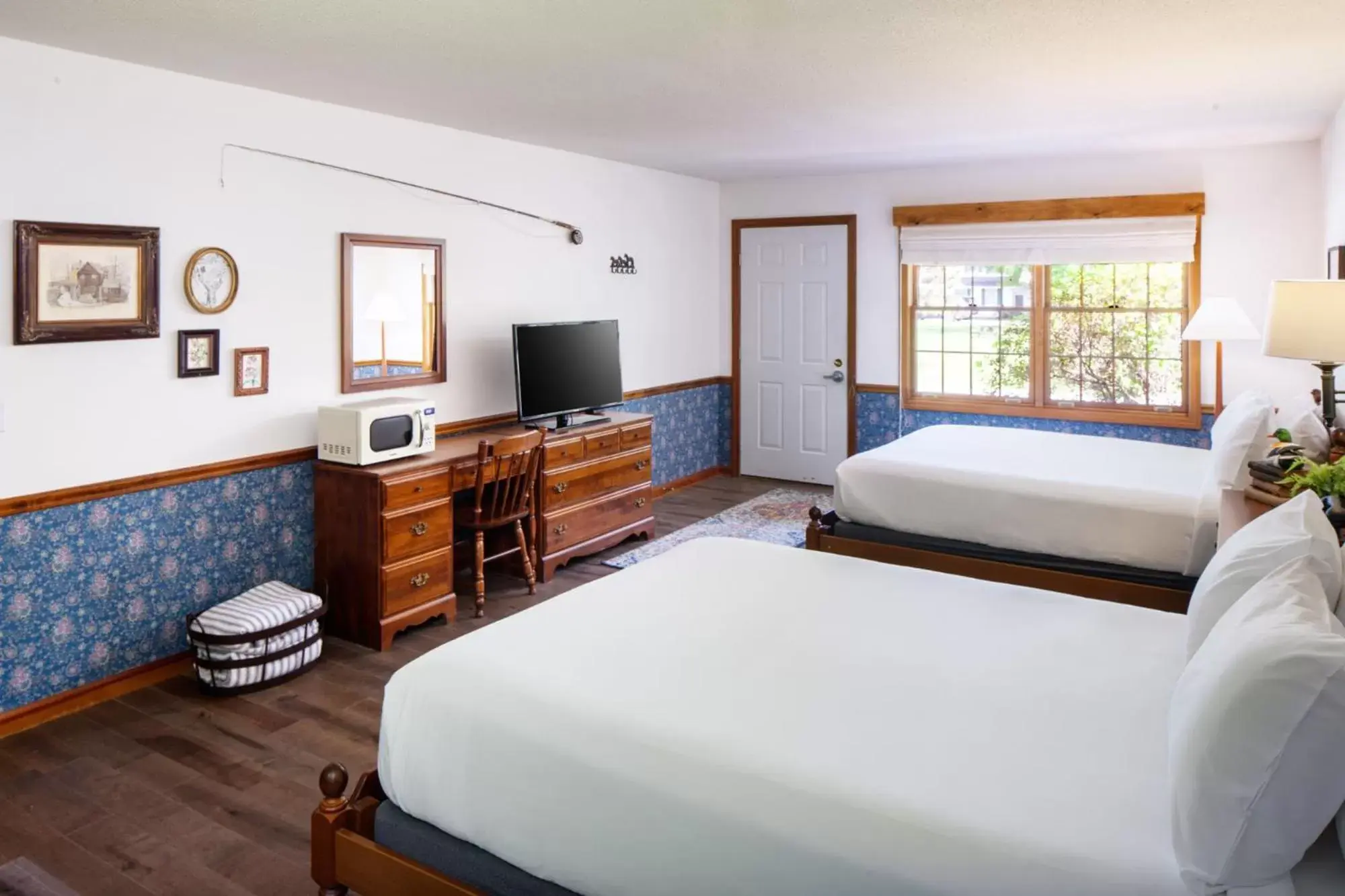 Deluxe Queen Room with Two Queen Beds (Manchester) in Aspen at Manchester Deluxe Queen Room with Two Queen Beds (Manchester) in Aspen at Manchester