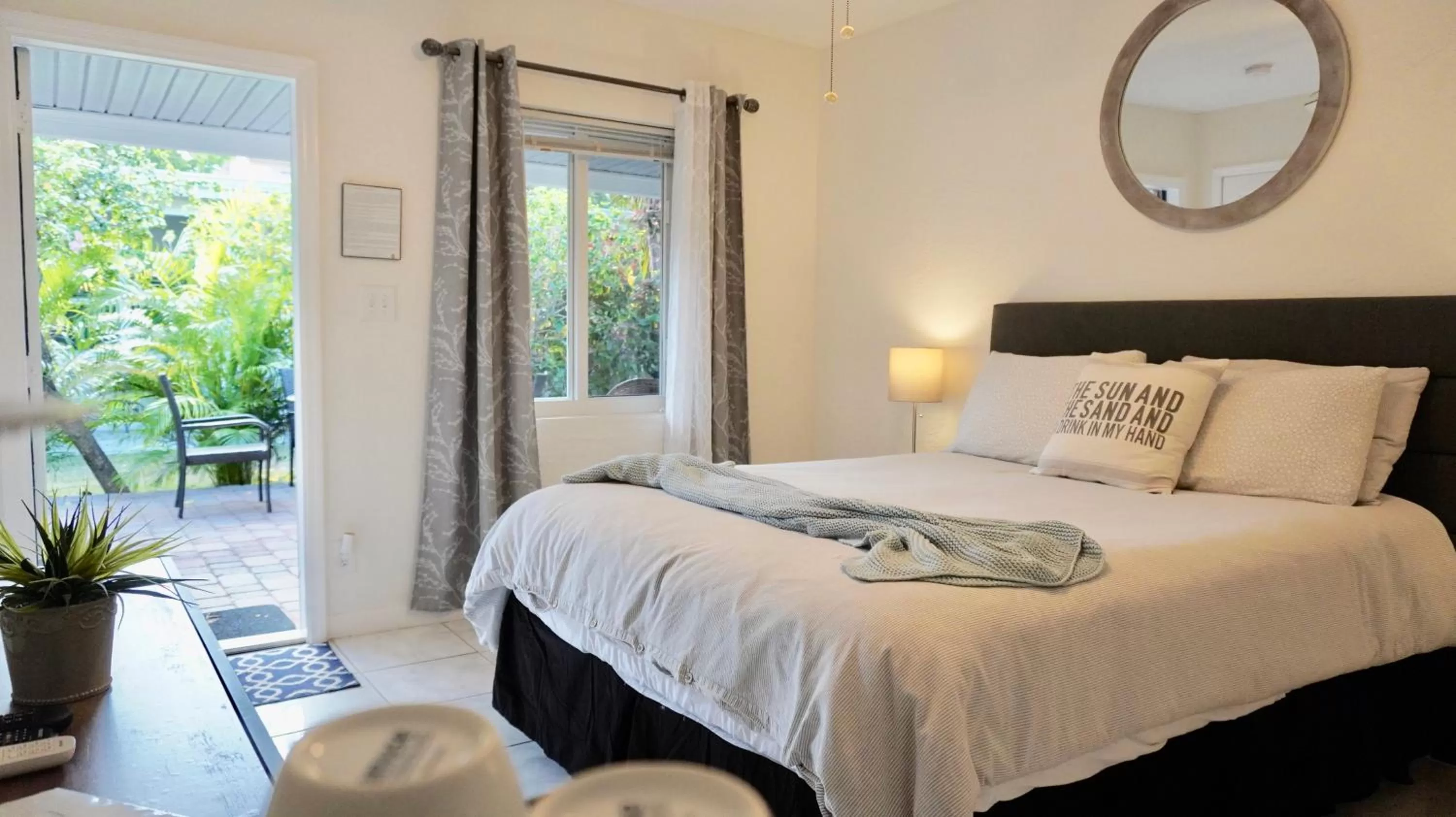 View (from property/room), Bed in 4145 By The Sea Inn & Suites