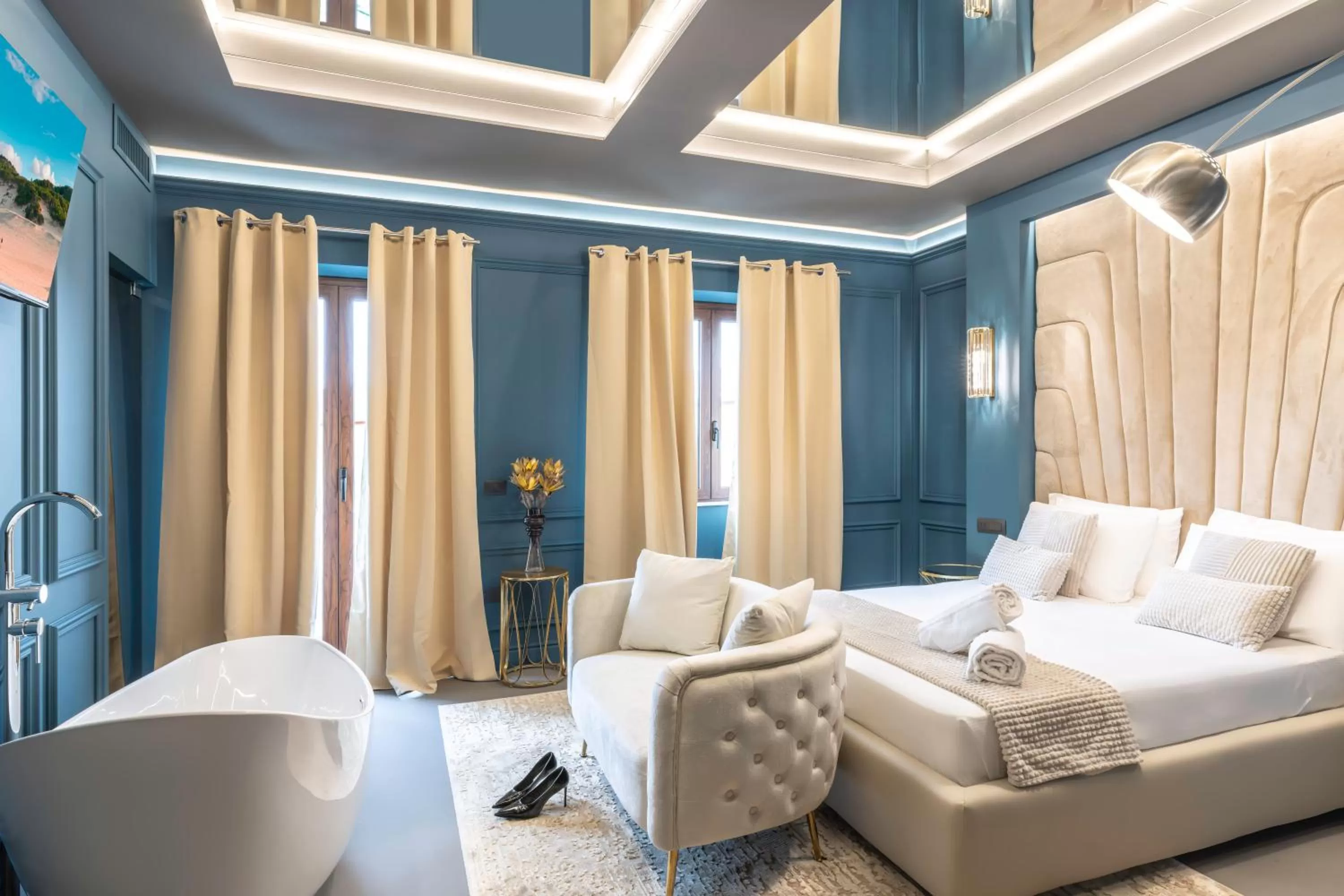 Photo of the whole room, Seating Area in Boutique Marconi