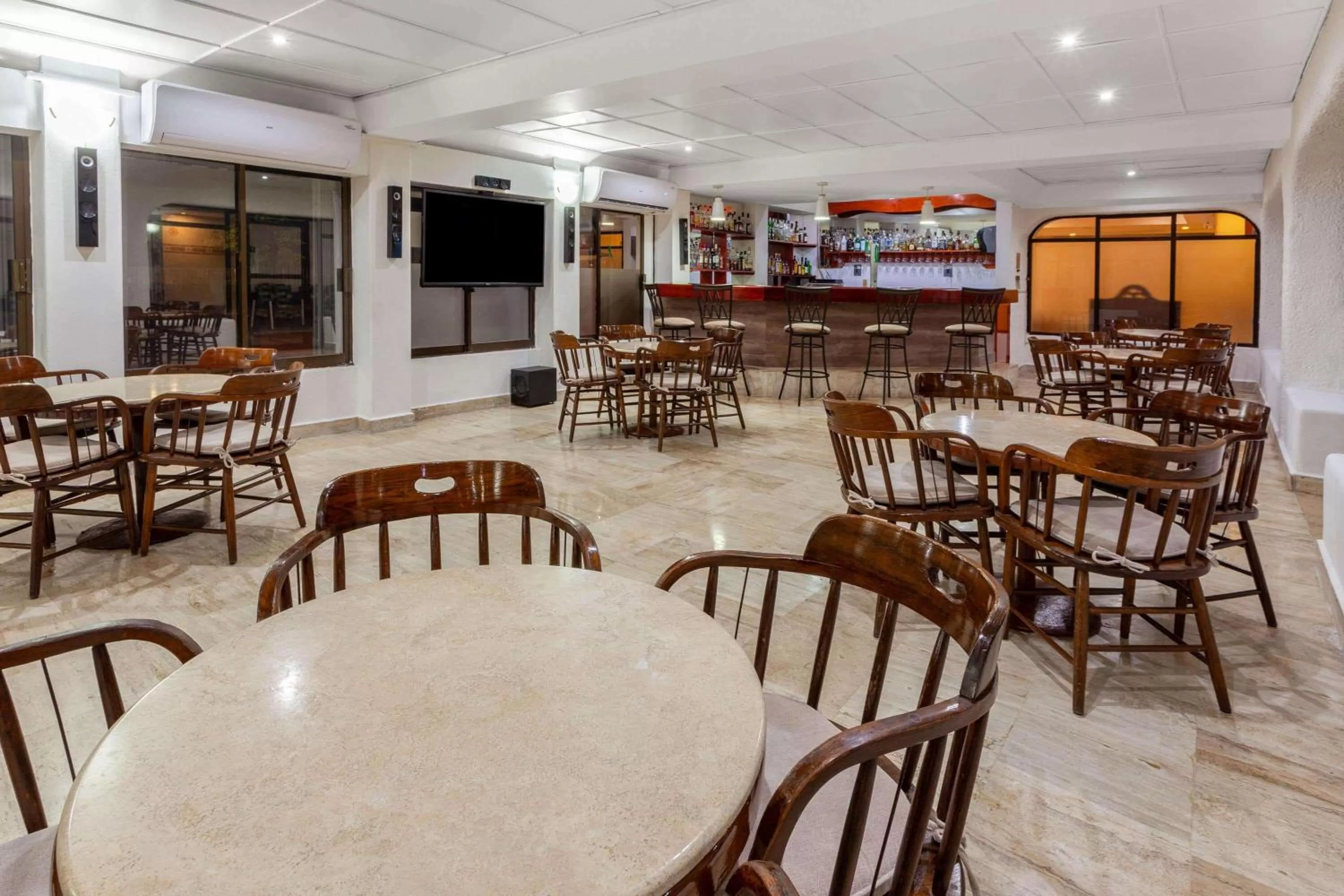 Lounge or bar in Cozumel Hotel & Resort Trademark Collection by Wyndham
