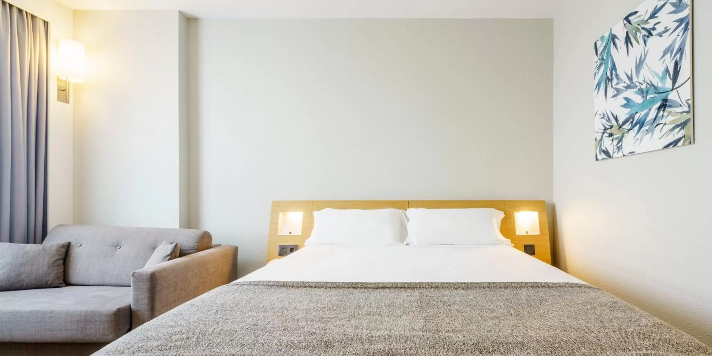 Standard Double or Twin Room in Ilunion Valencia 4 Standard Double or Twin Room in Ilunion Valencia 4