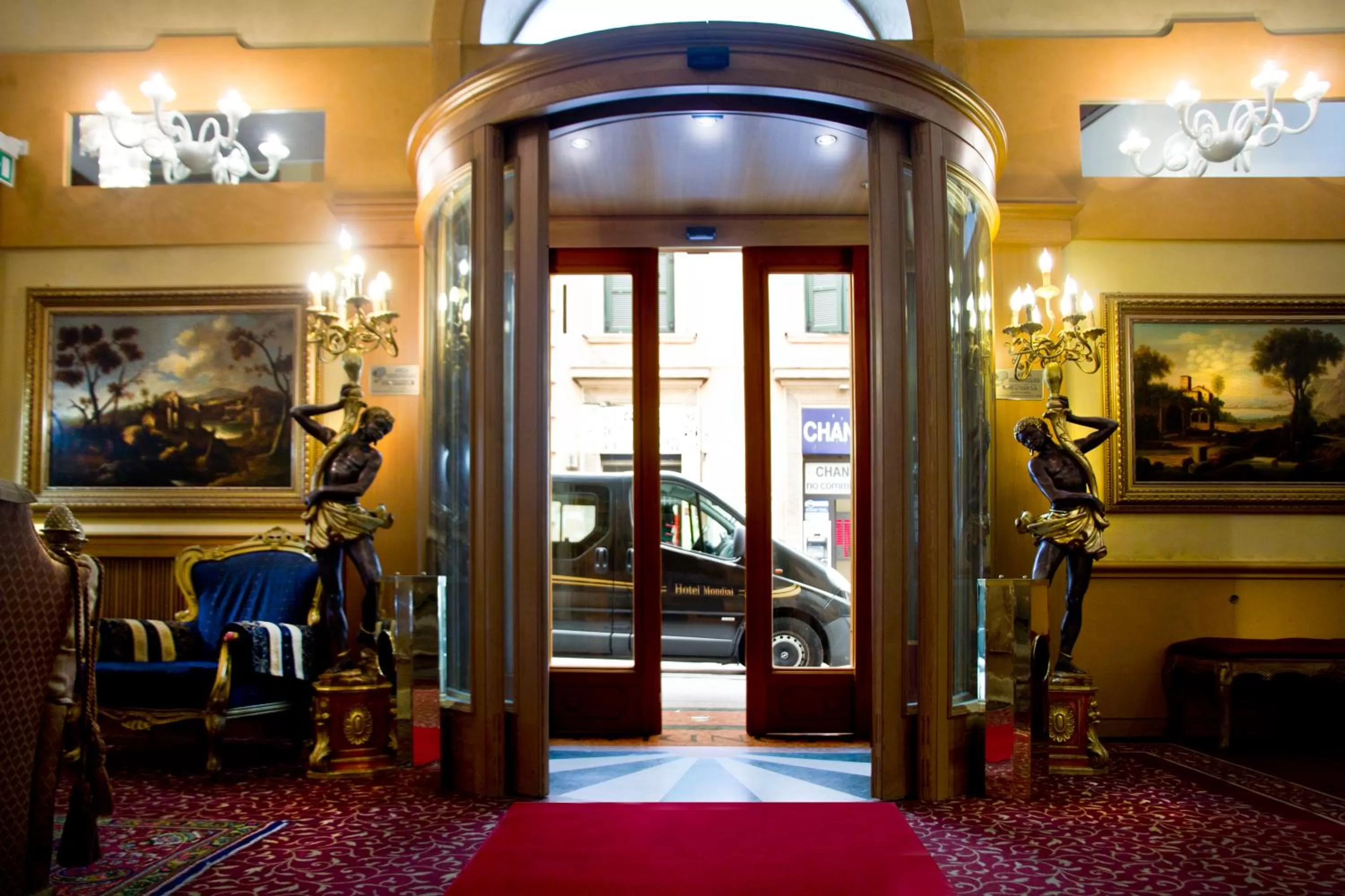 Facade/entrance in Hotel Mondial