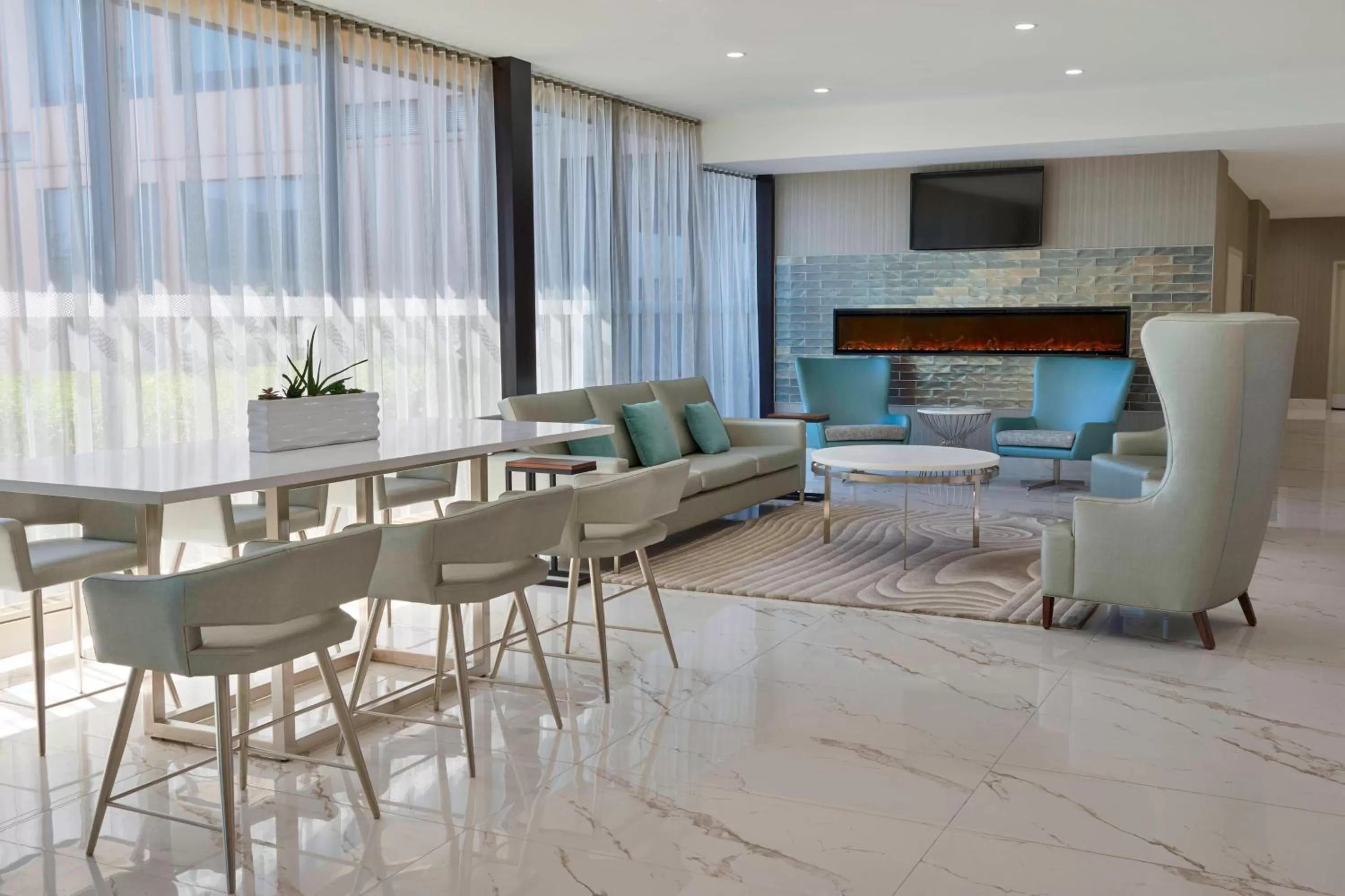 Lobby or reception in Four Points by Sheraton Toronto Airport