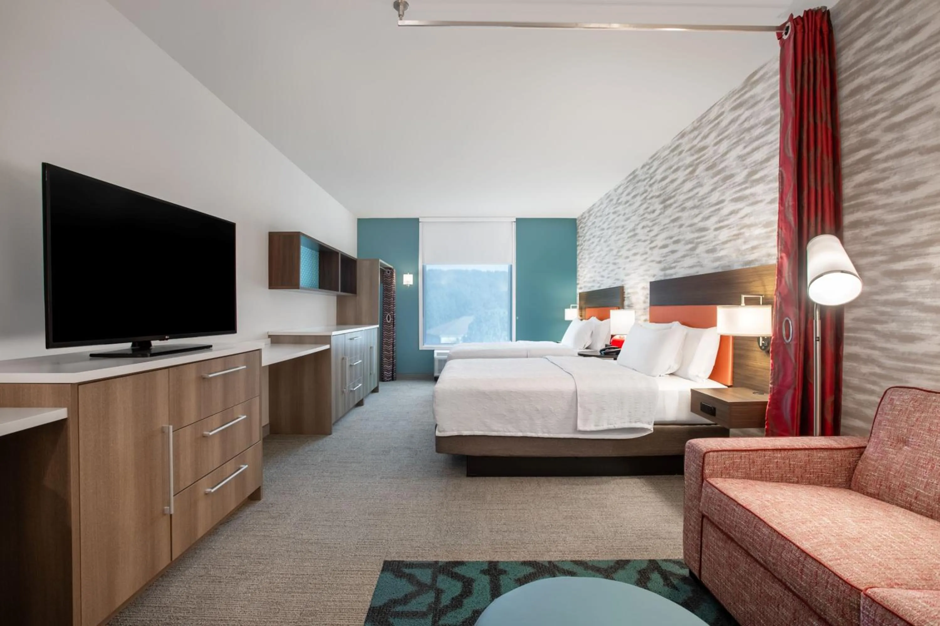 Bed in Home2 Suites By Hilton Calhoun