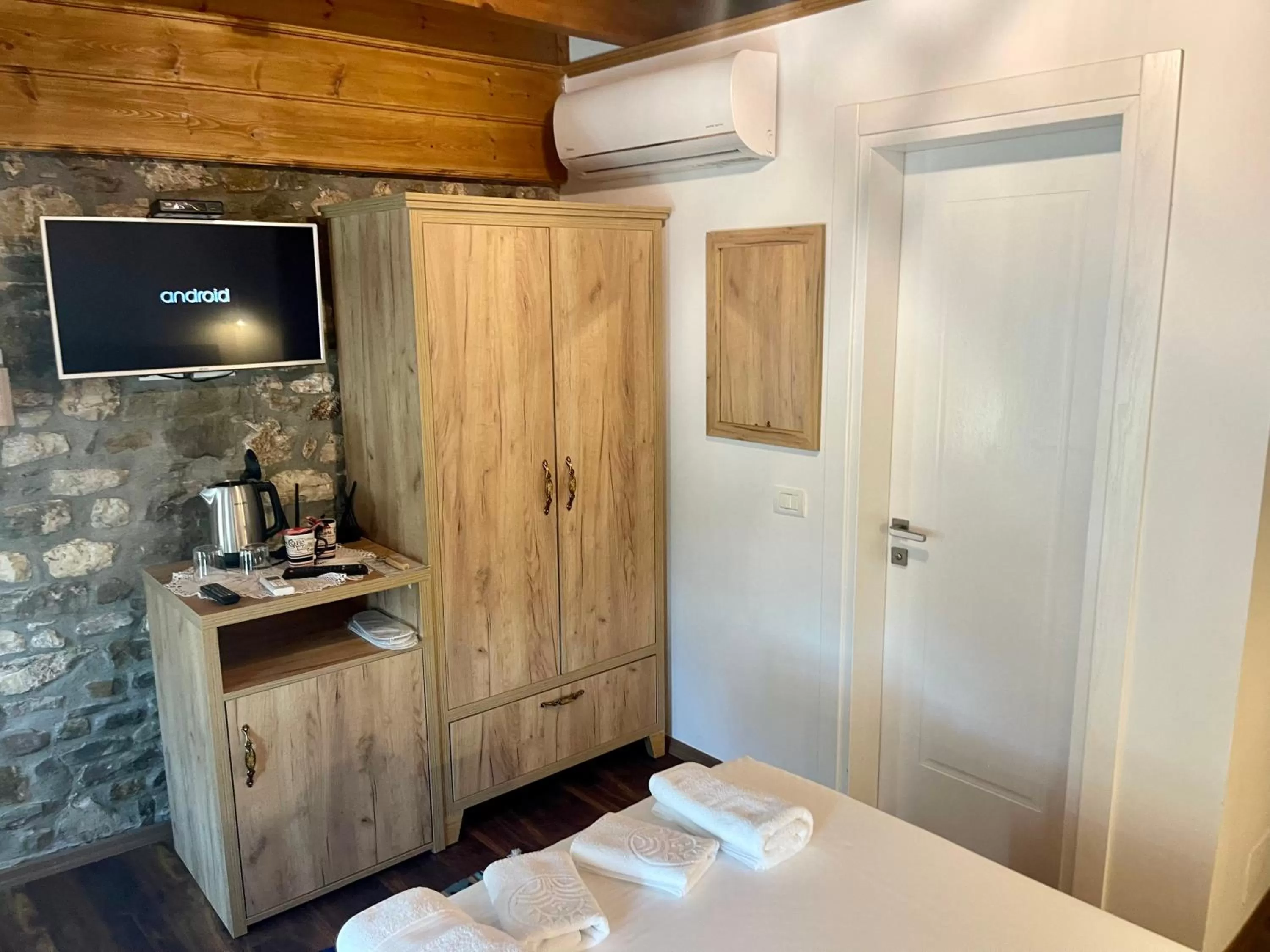 TV/Entertainment Center in HOTEL ANSEL