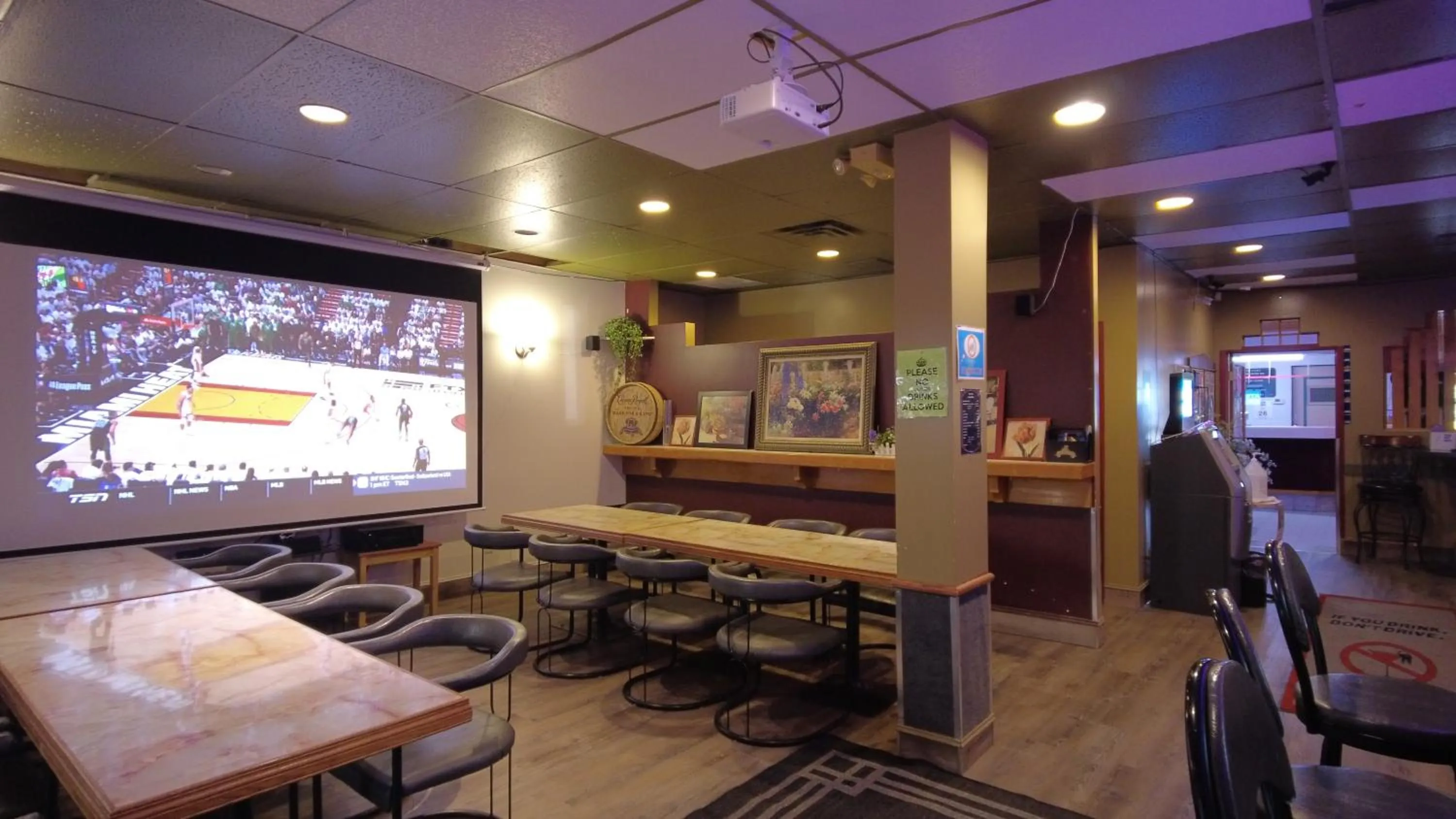 Lounge or bar in Sundre Motor Inn