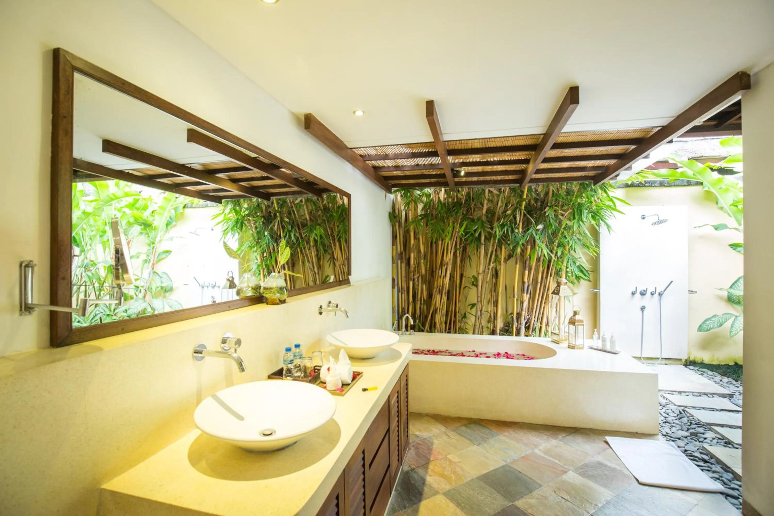 Shower in Villa Seriska Satu Sanur