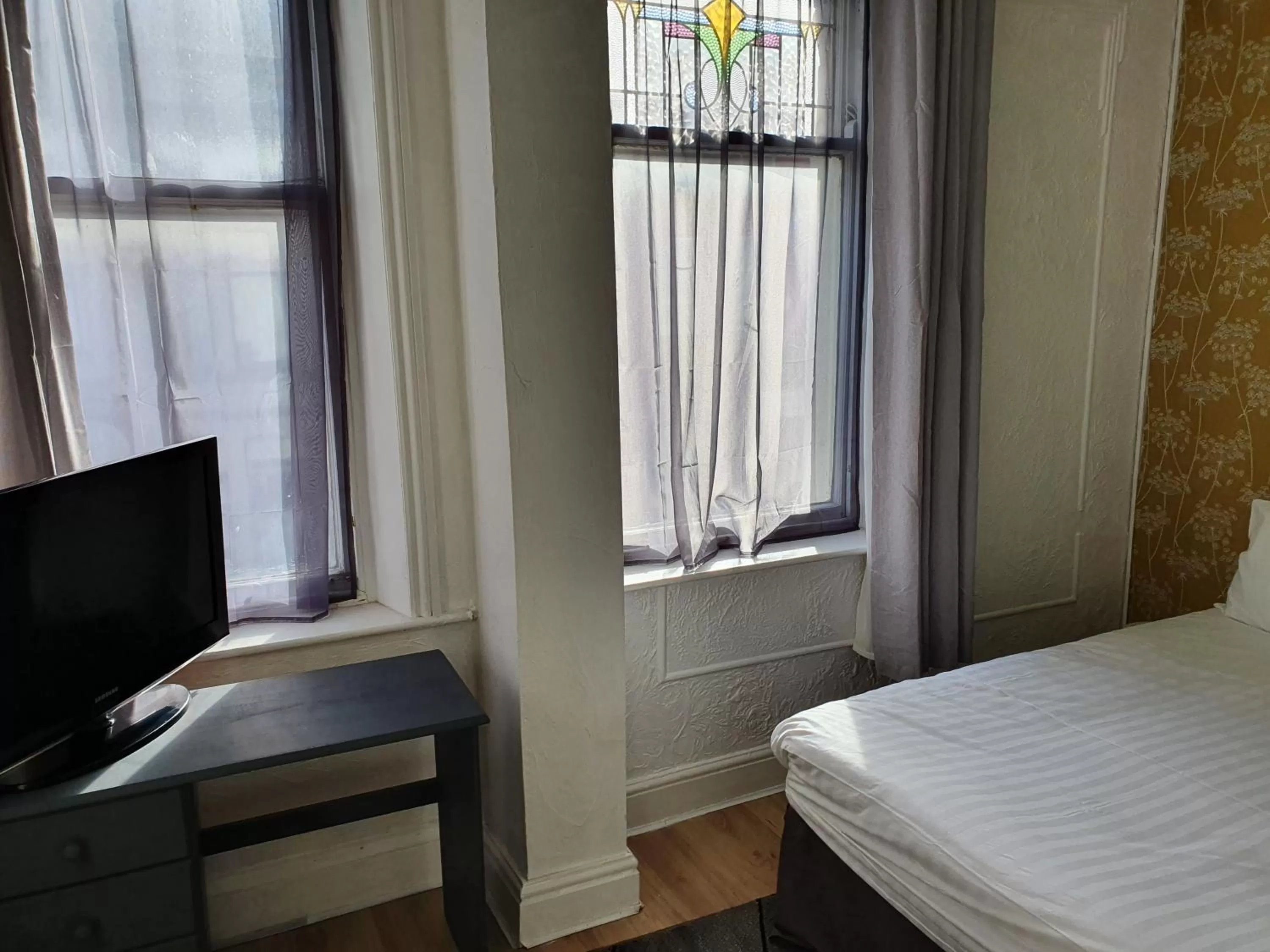 TV/Entertainment Center in Balkan Hotel