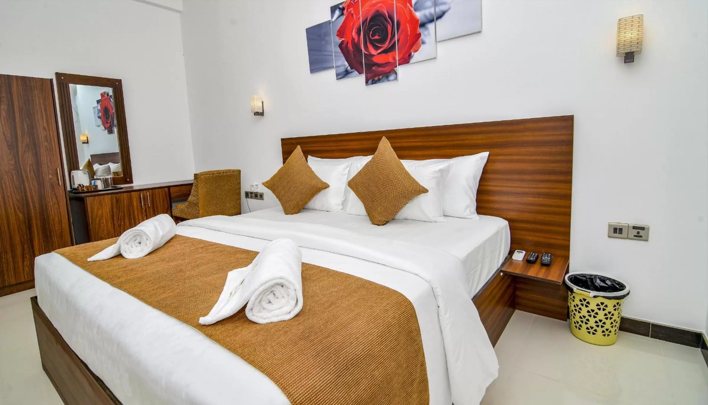 Bedroom, Bed in Negombo New Queen's Palace