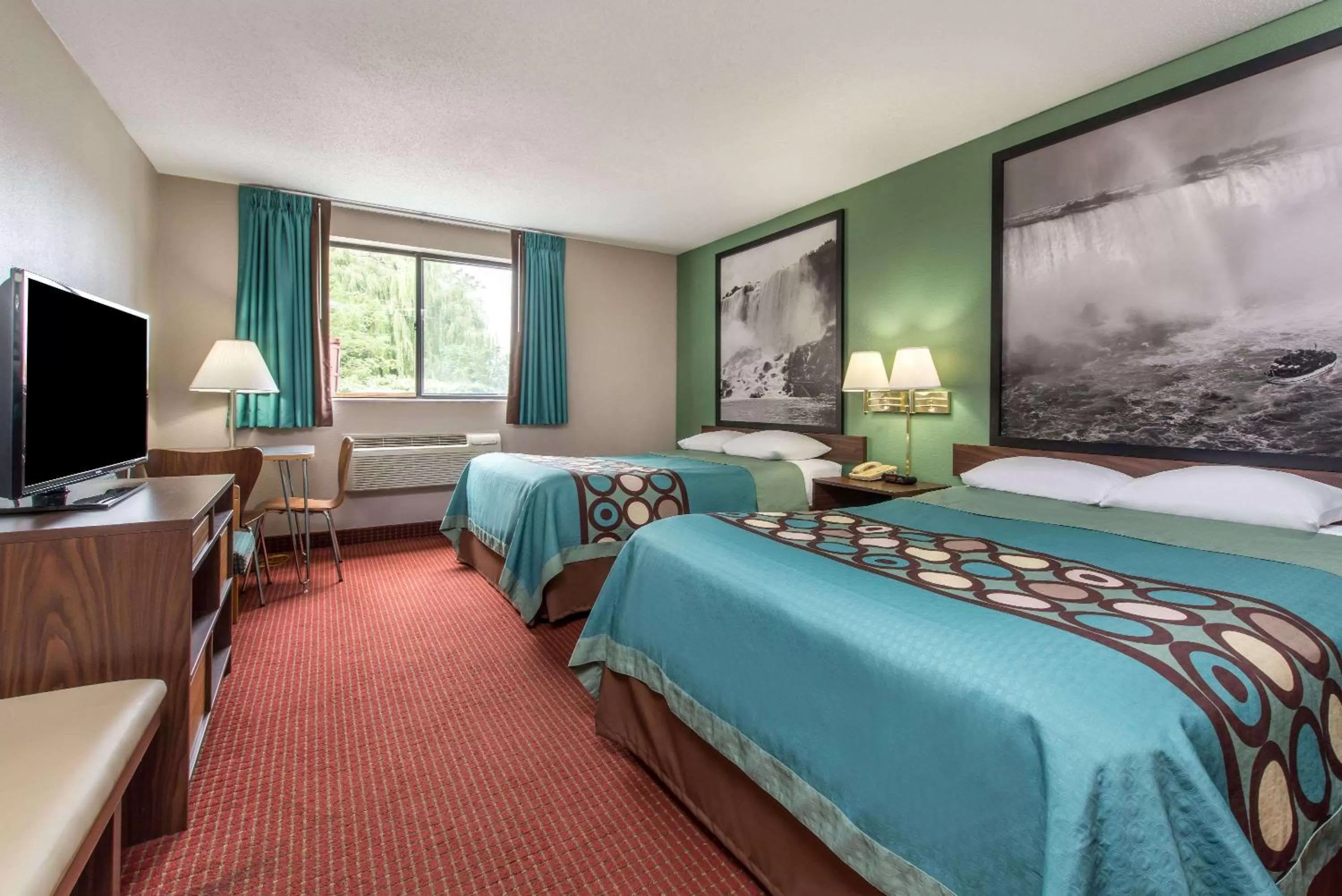 Photo of the whole room, Bed in Super 8 by Wyndham Niagara Falls