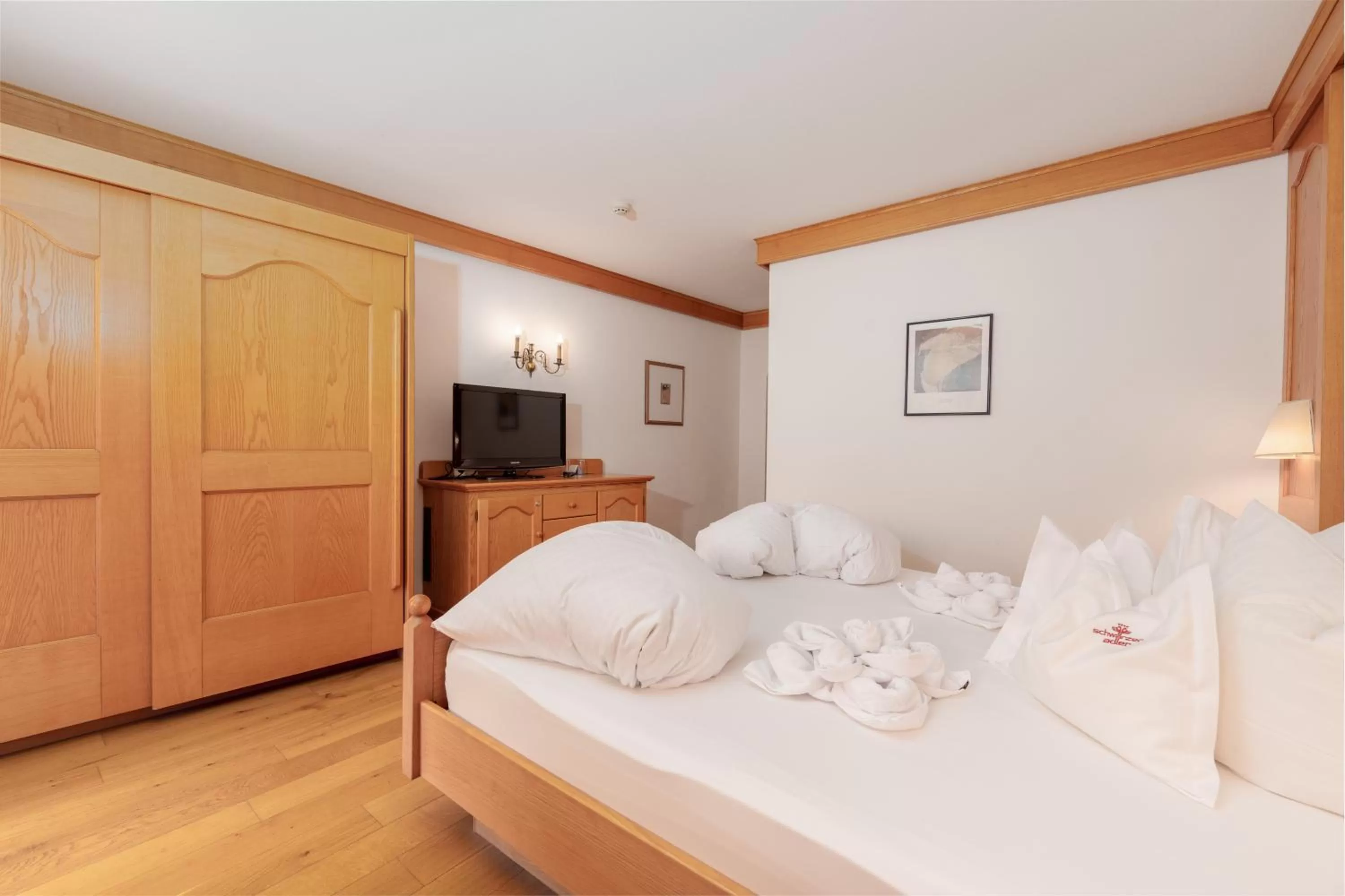 Photo of the whole room, Bed in Hotel Schwarzer Adler