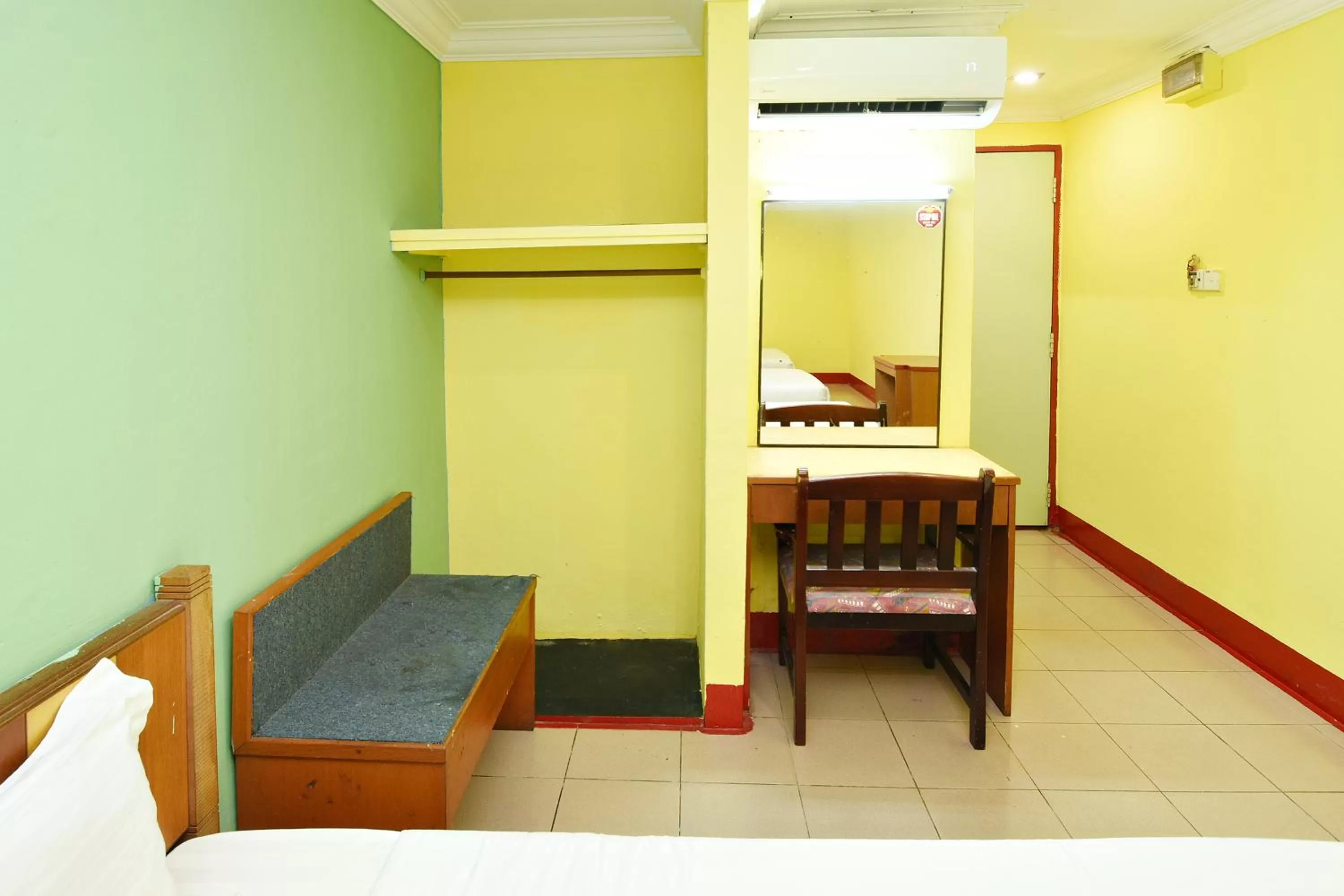 Seating area in Mandarin Inn by Glex