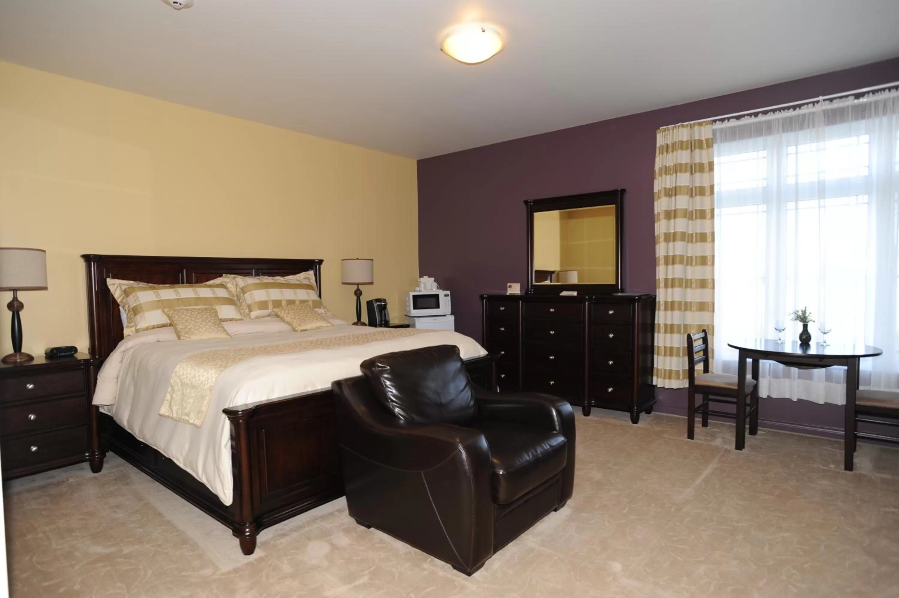 Photo of the whole room in Hotel La Porte de la Matawinie