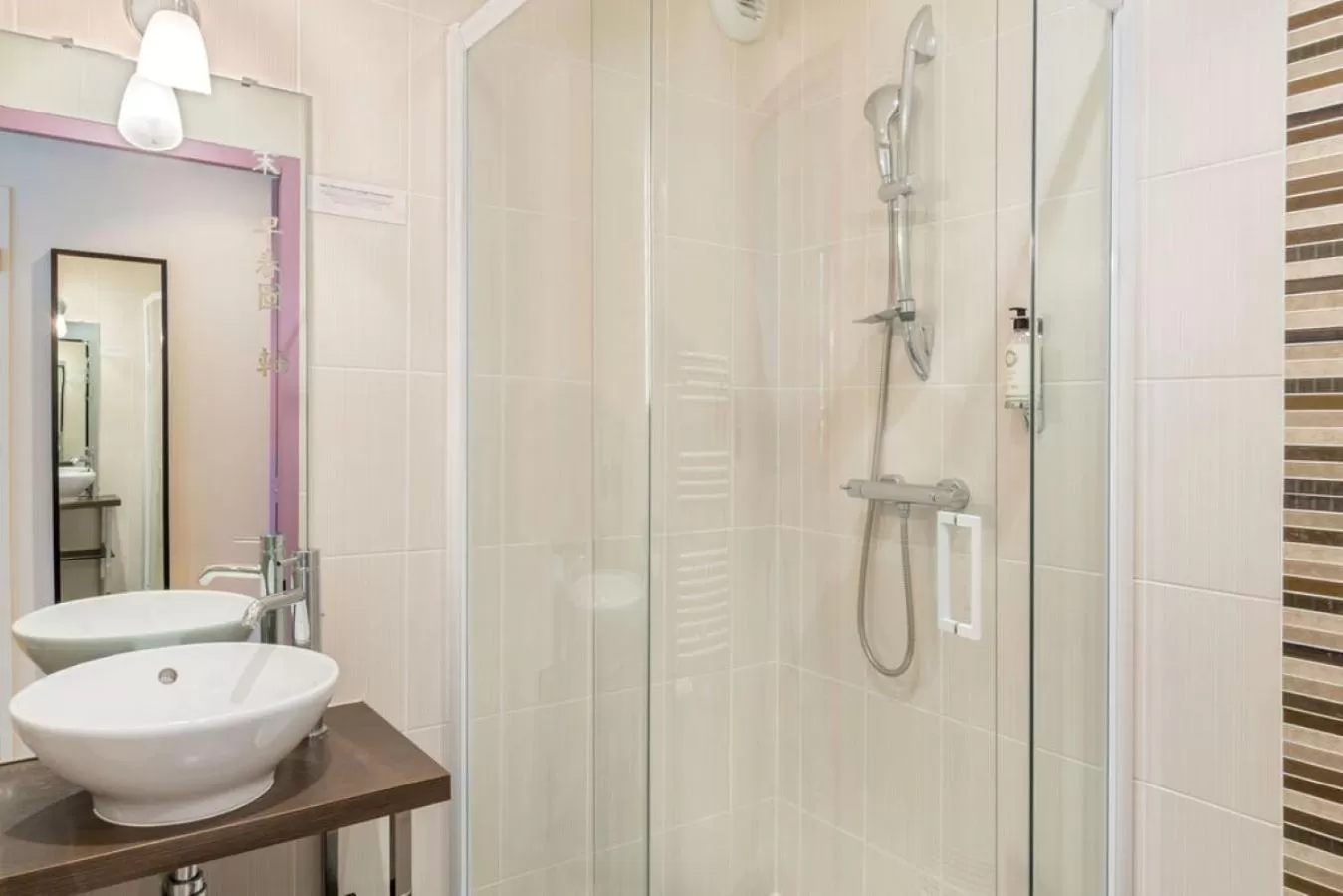 Shower in Best Western Hotel Nuit De Retz Nantes Sud