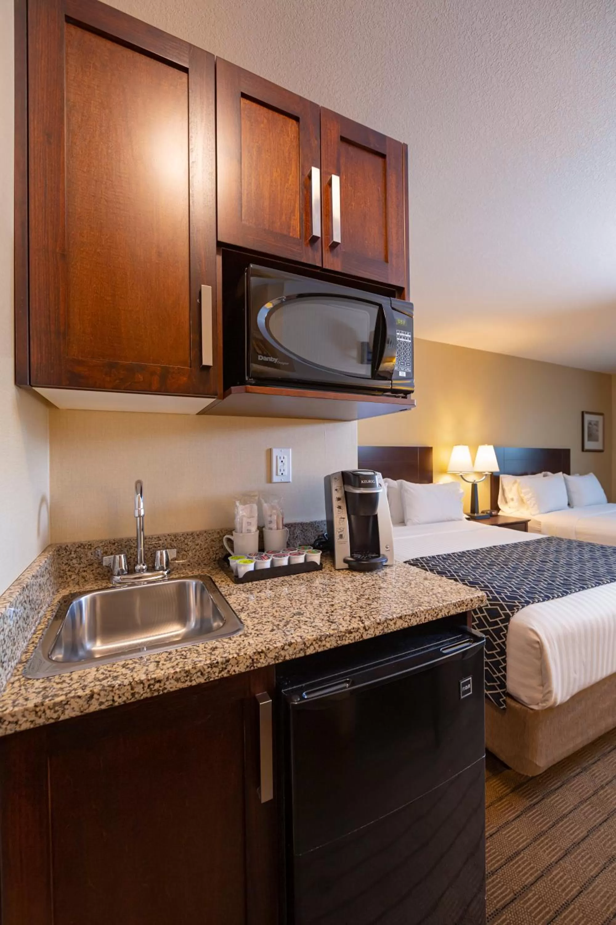 Coffee/tea facilities, Bed in Bayview Hotel