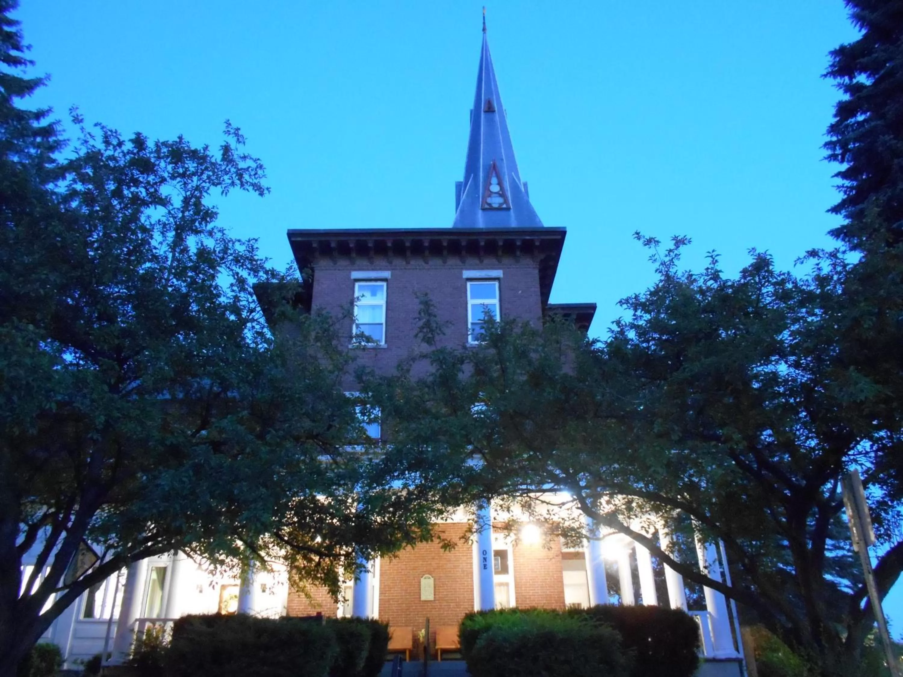 Facade/entrance in Inn at the Agora