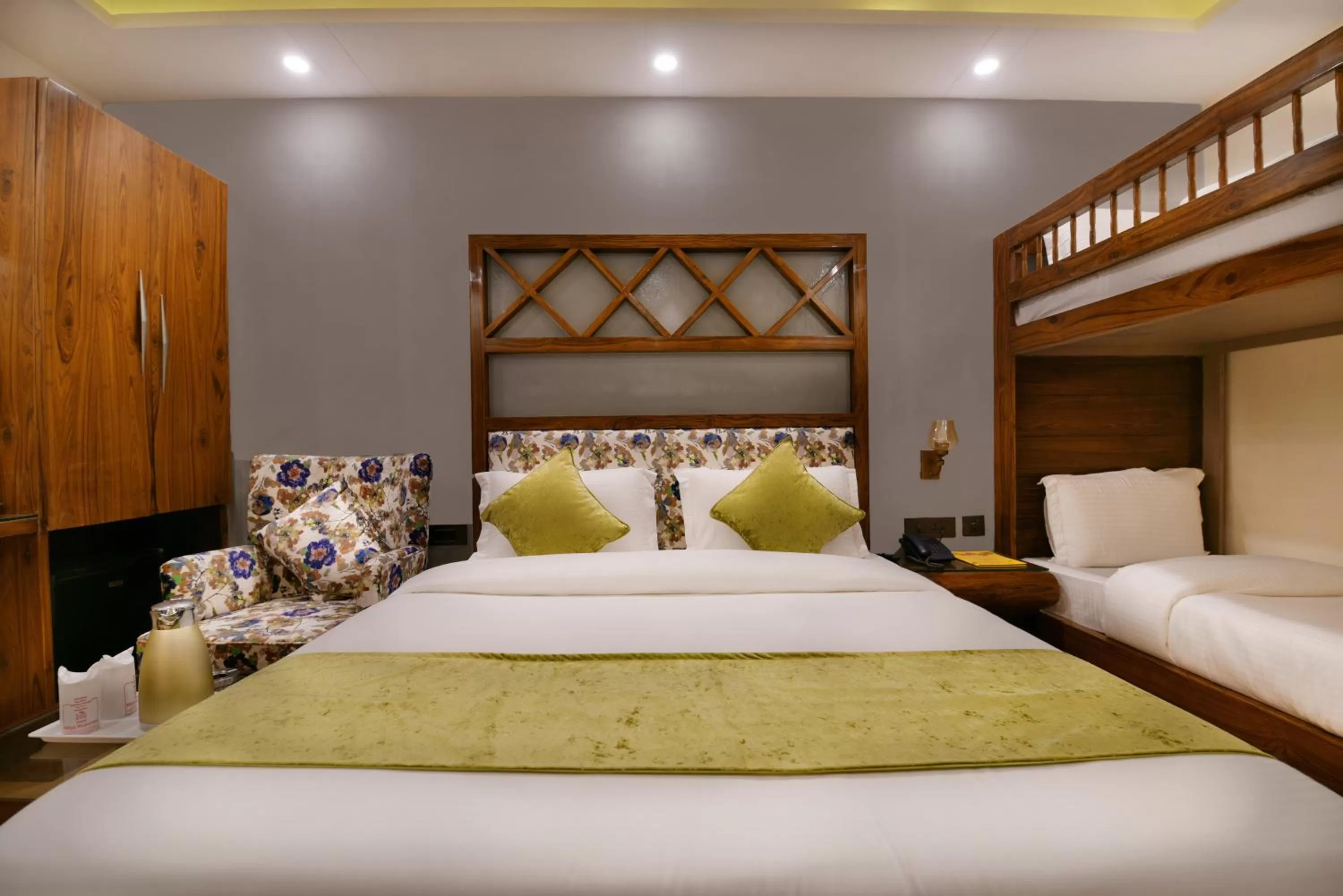 Bed in Hotel Blue Pearl - Free Airport Pick up