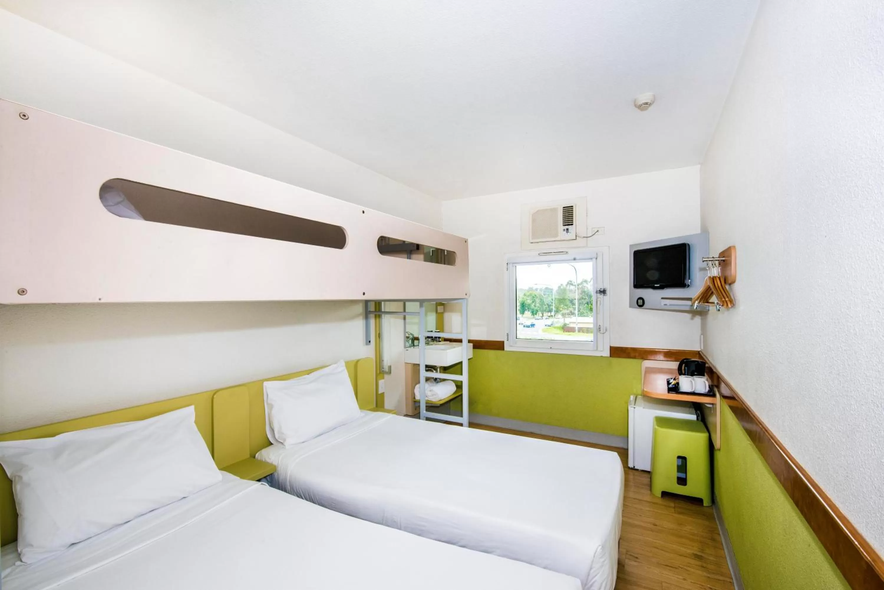 Bedroom, Bed in ibis Budget Wentworthville