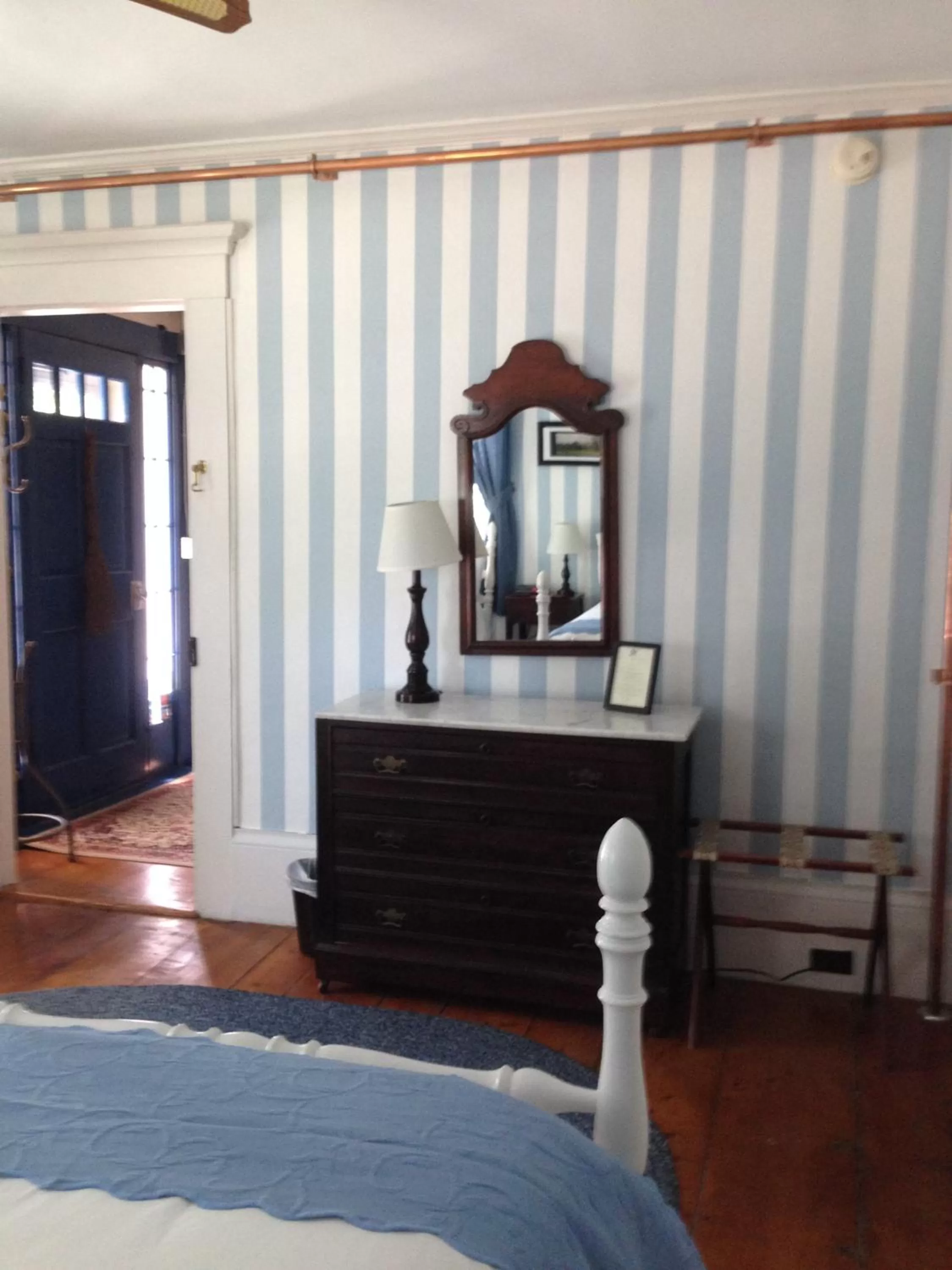 Bed in Benjamin Prescott Inn