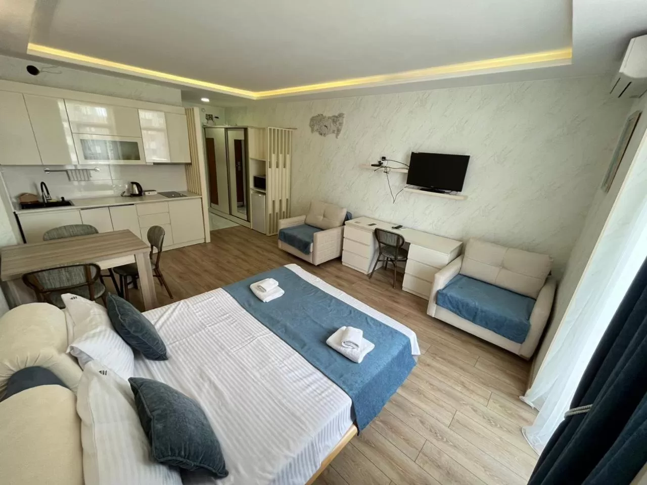 Bed in Aparthotel Holiday Lux Batumi