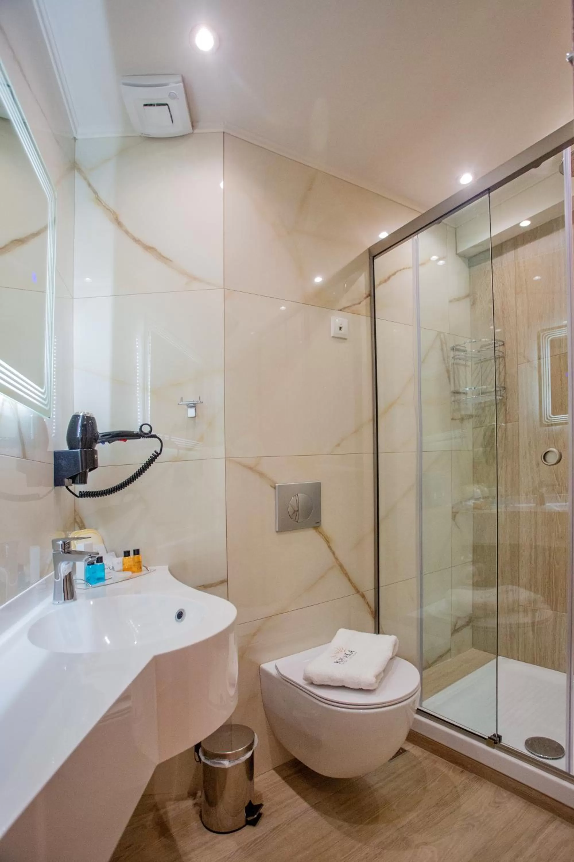 Shower in Kavala Resort & Spa