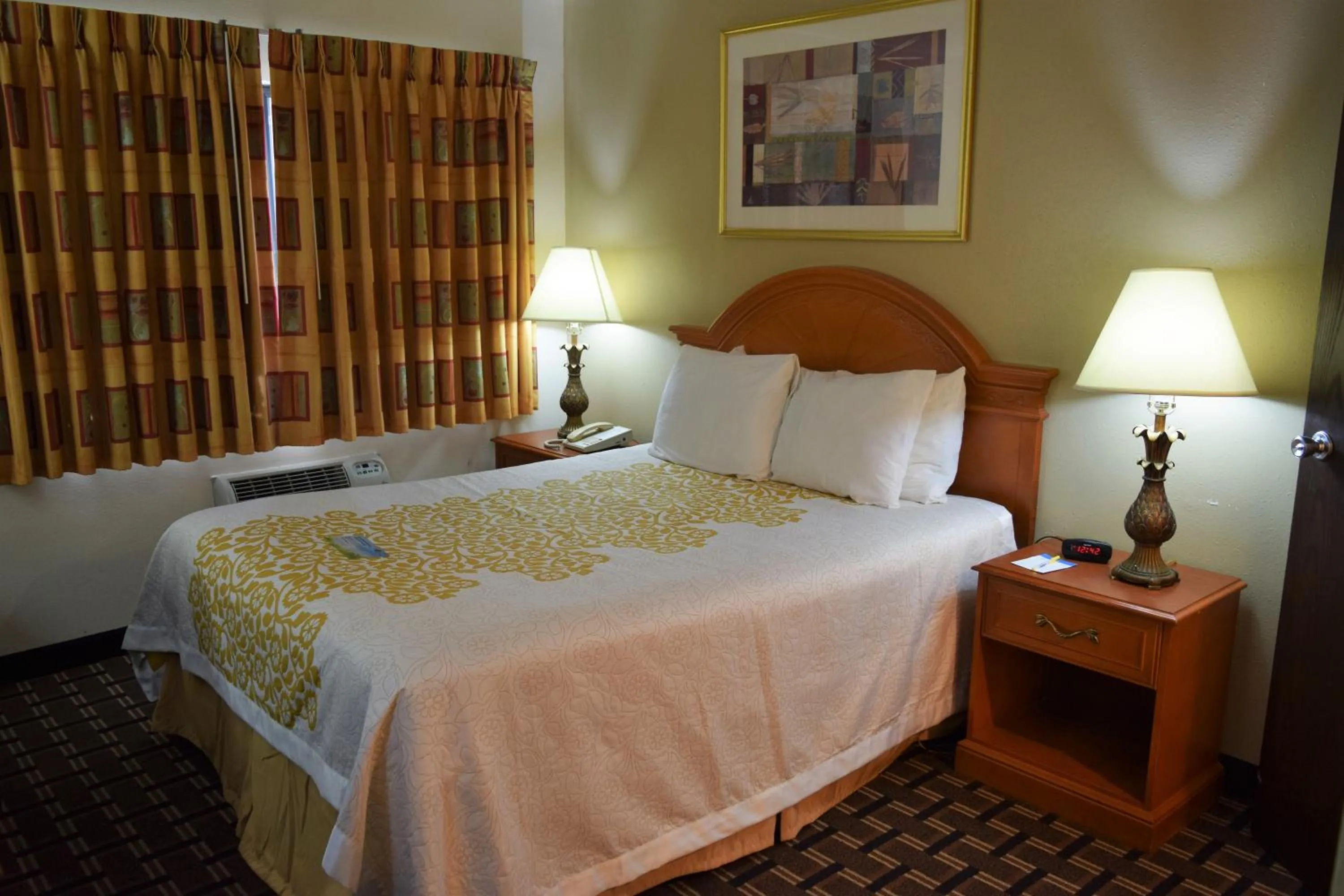 Bed in Days Inn by Wyndham Portage Cascade Mountain area