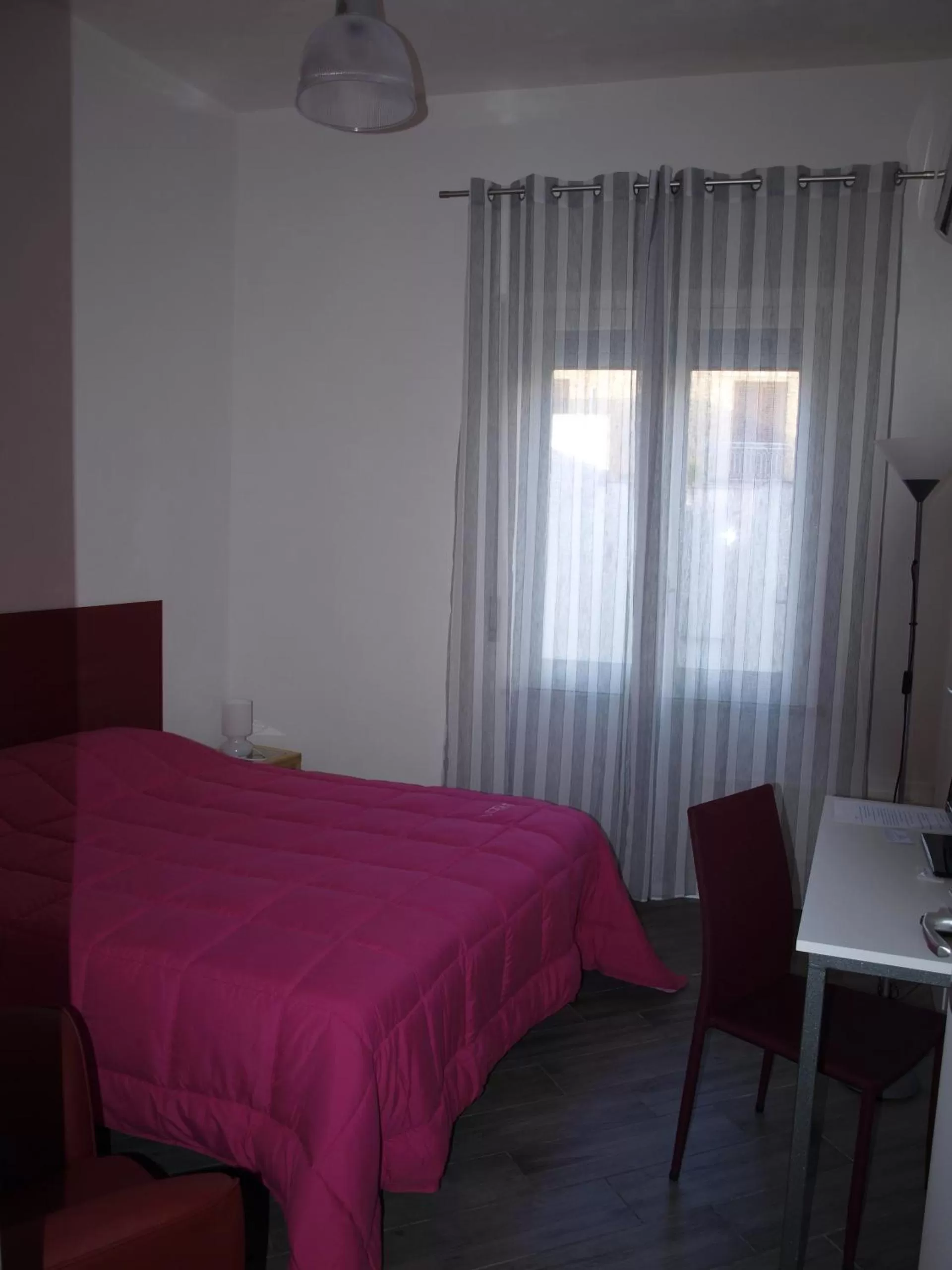 Photo of the whole room, Bed in Dafne Marsala Centro