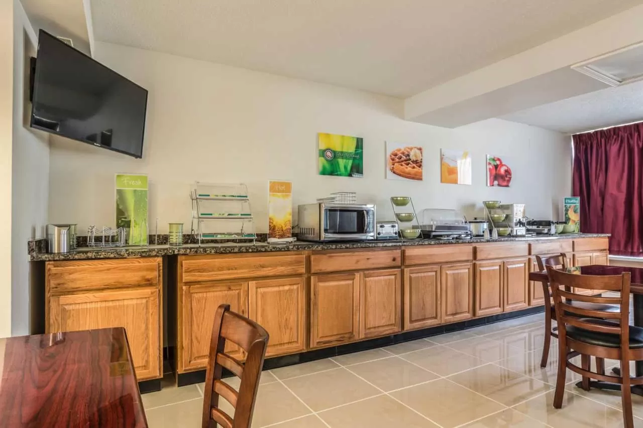 Coffee/tea facilities in Days Inn by Wyndham Hartsfield Jackson Atlanta Airport West