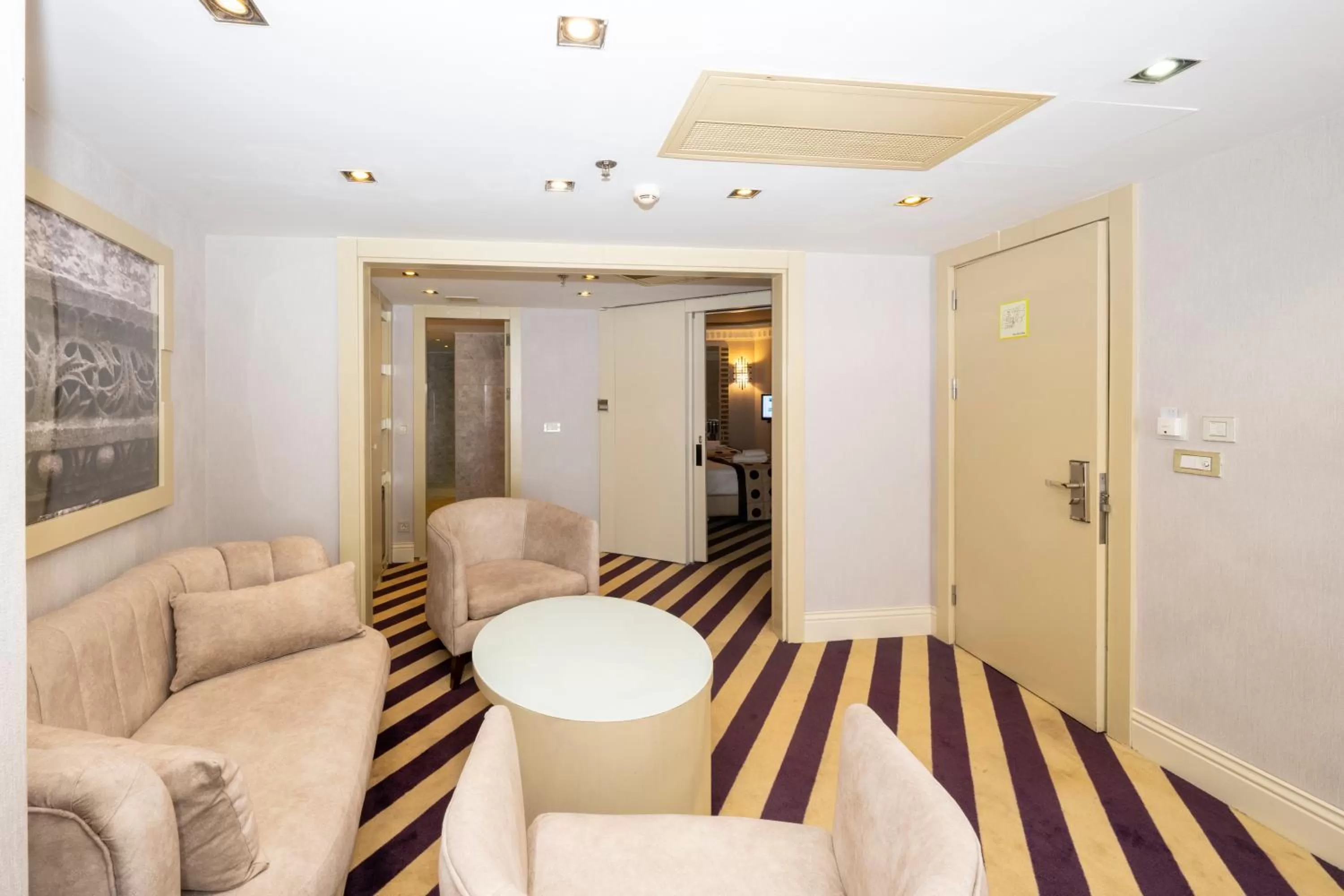 Seating area in Taxim Hill Hotel