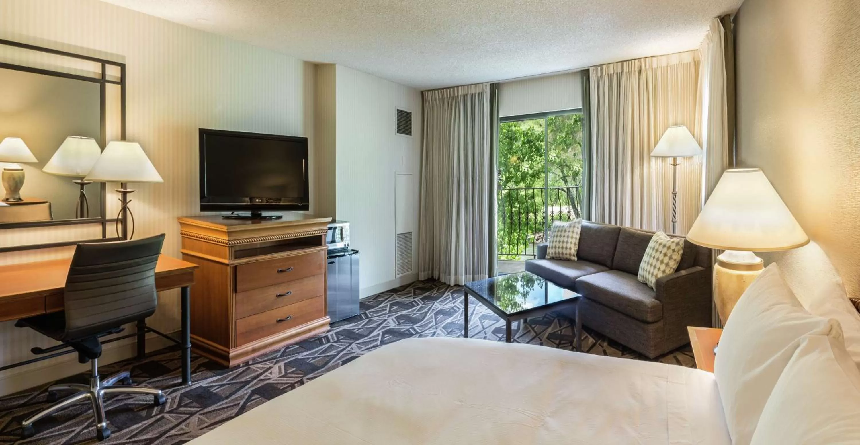 Bedroom, Bed in DoubleTree by Hilton Durango