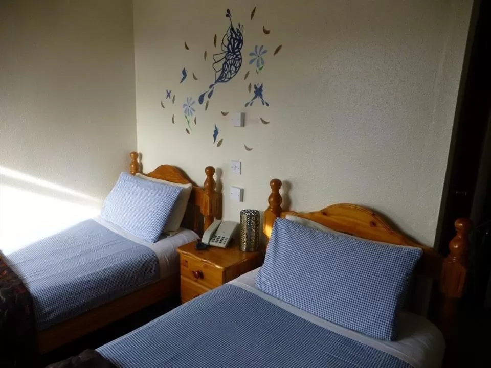 Bedroom, Bed in Woodlands Hotel