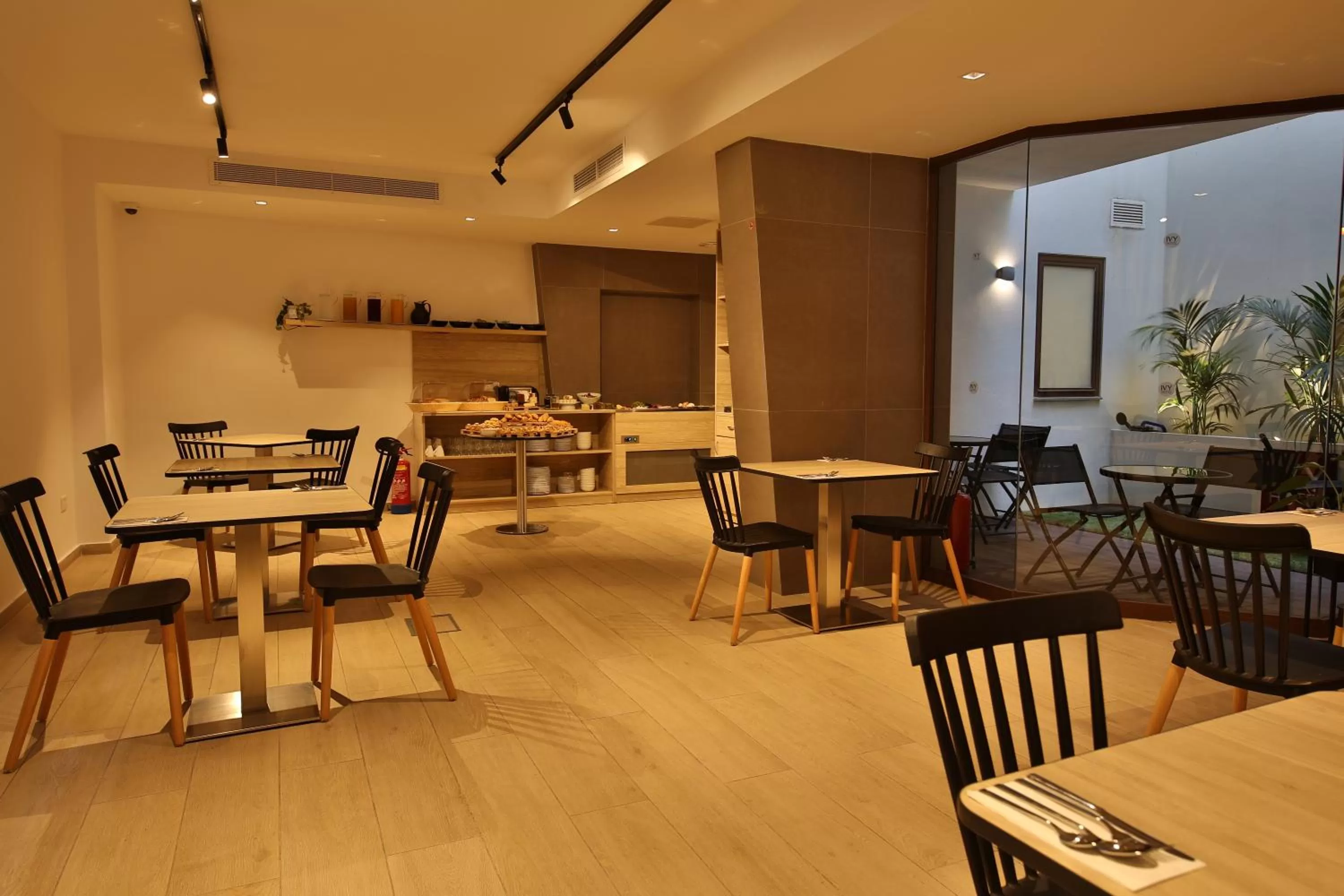 Restaurant/places to eat in Ivy Hotel - Adults Only