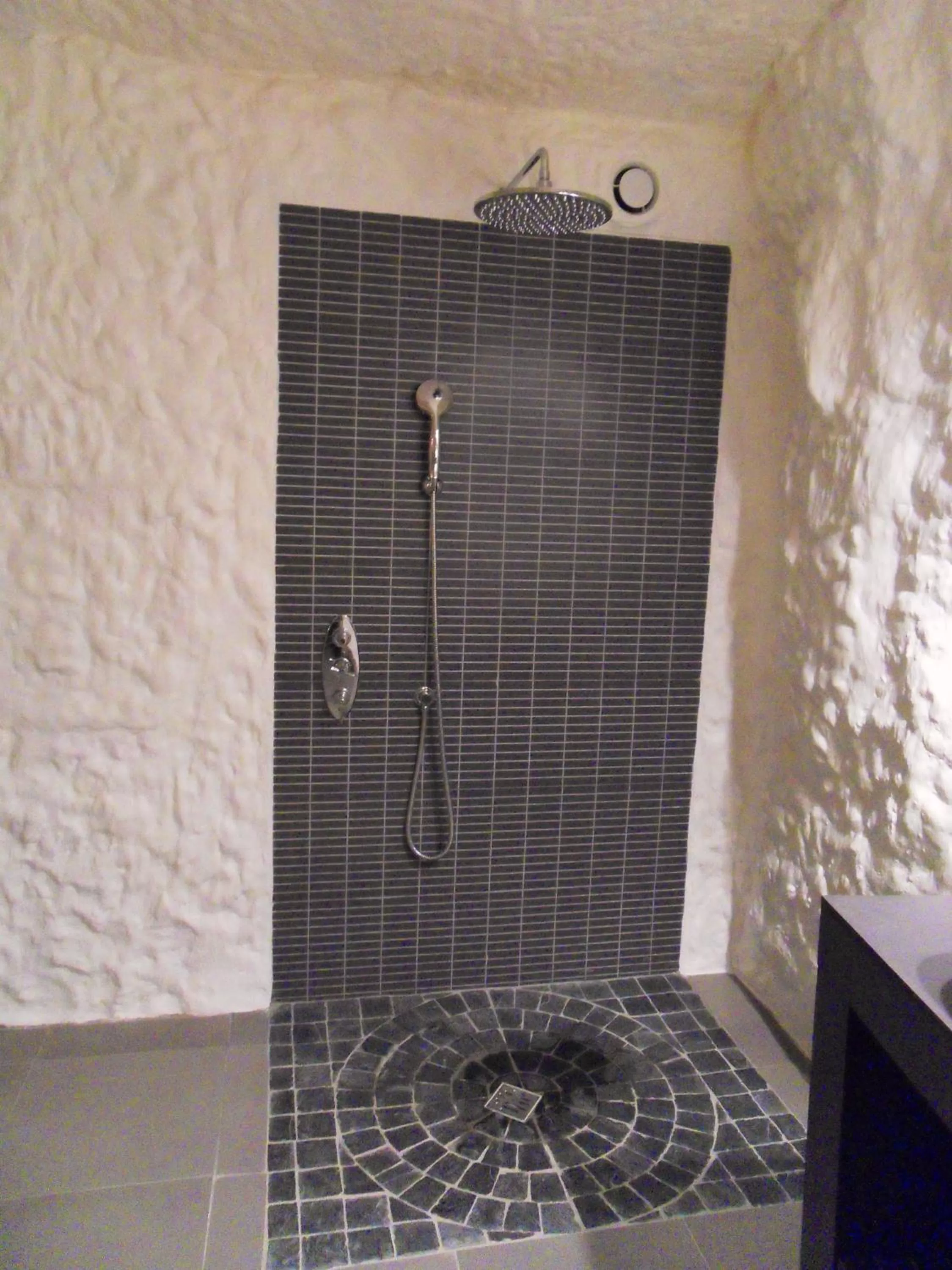 Shower in Troglodelice