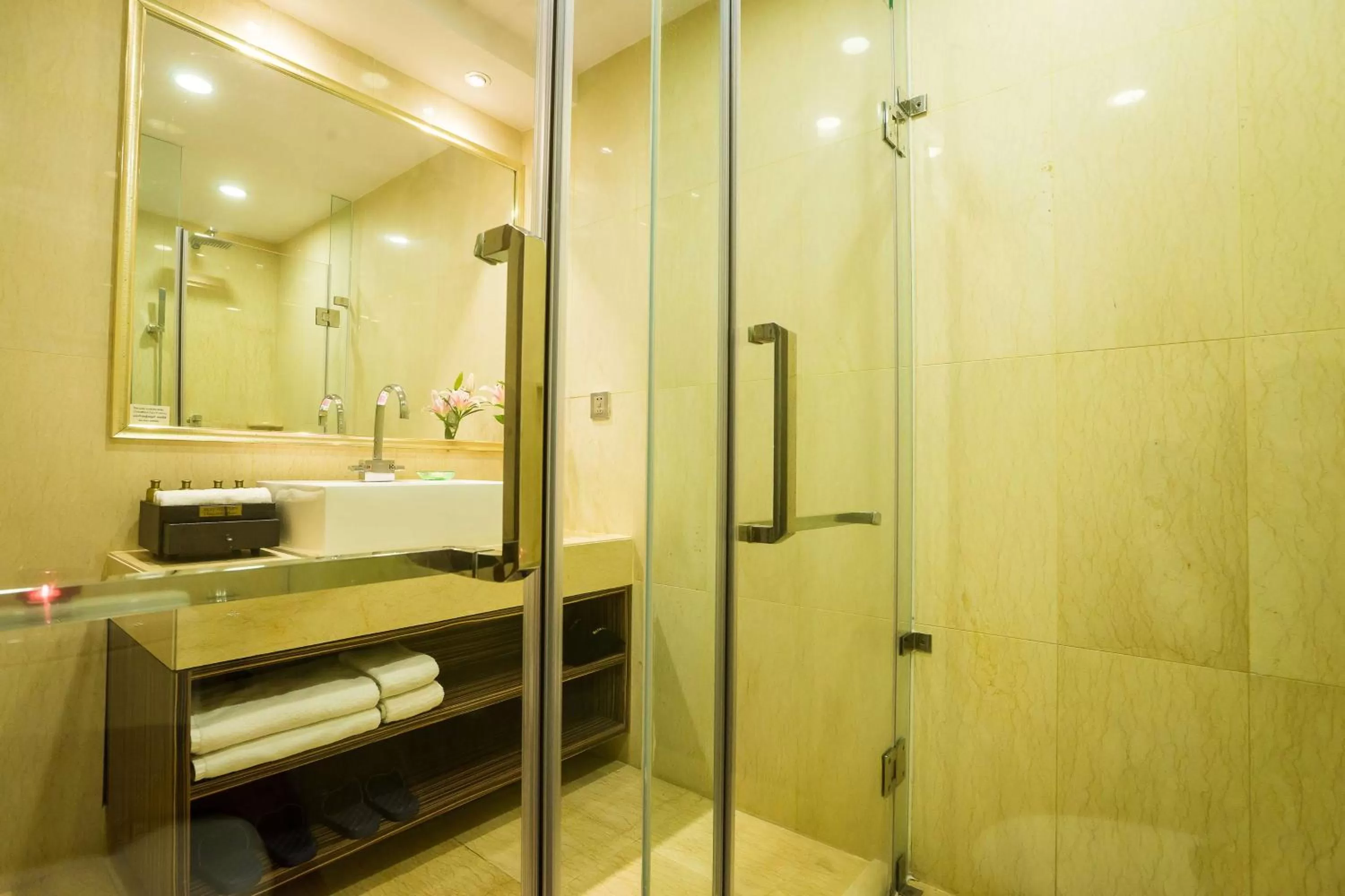 Bathroom in Best Western Chinatown Hotel