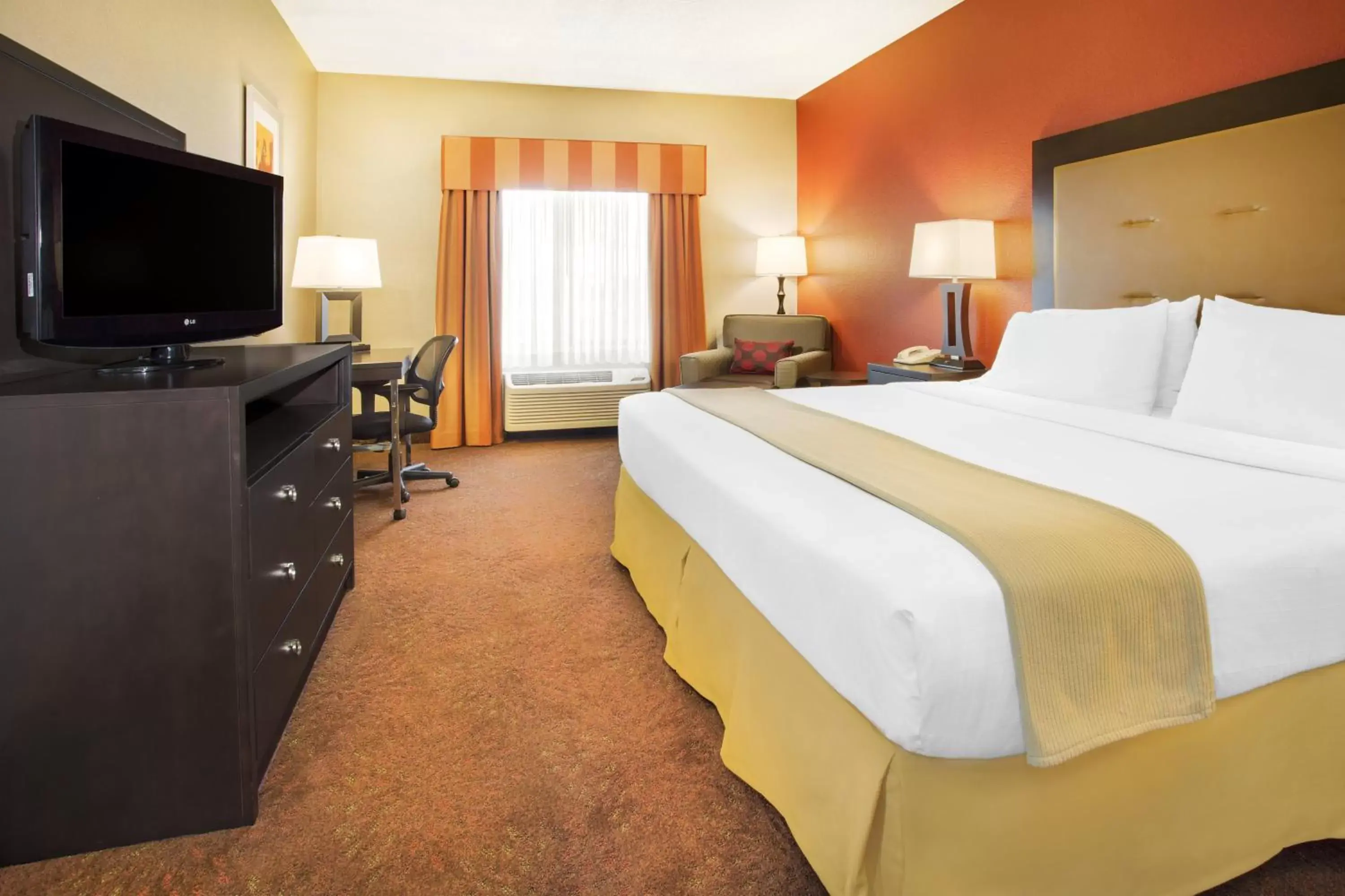 King Room - Hearing Accessible/Non-Smoking in Holiday Inn Express & Suites - Muncie, an IHG Hotel King Room - Hearing Accessible/Non-Smoking in Holiday Inn Express & Suites - Muncie, an IHG Hotel