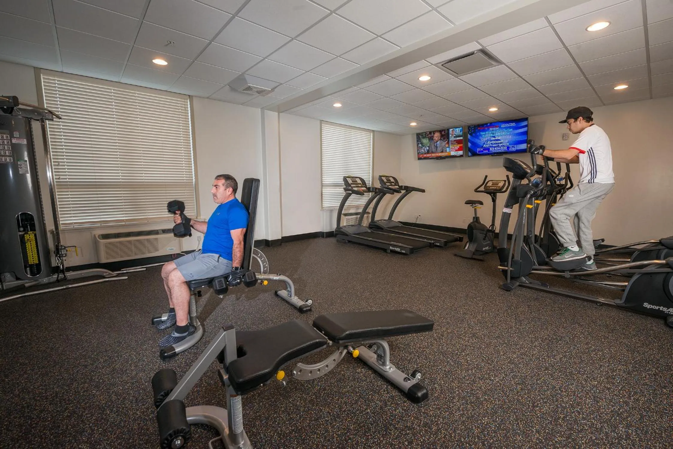 Fitness centre/facilities in Encore Suites by Service Plus Inns