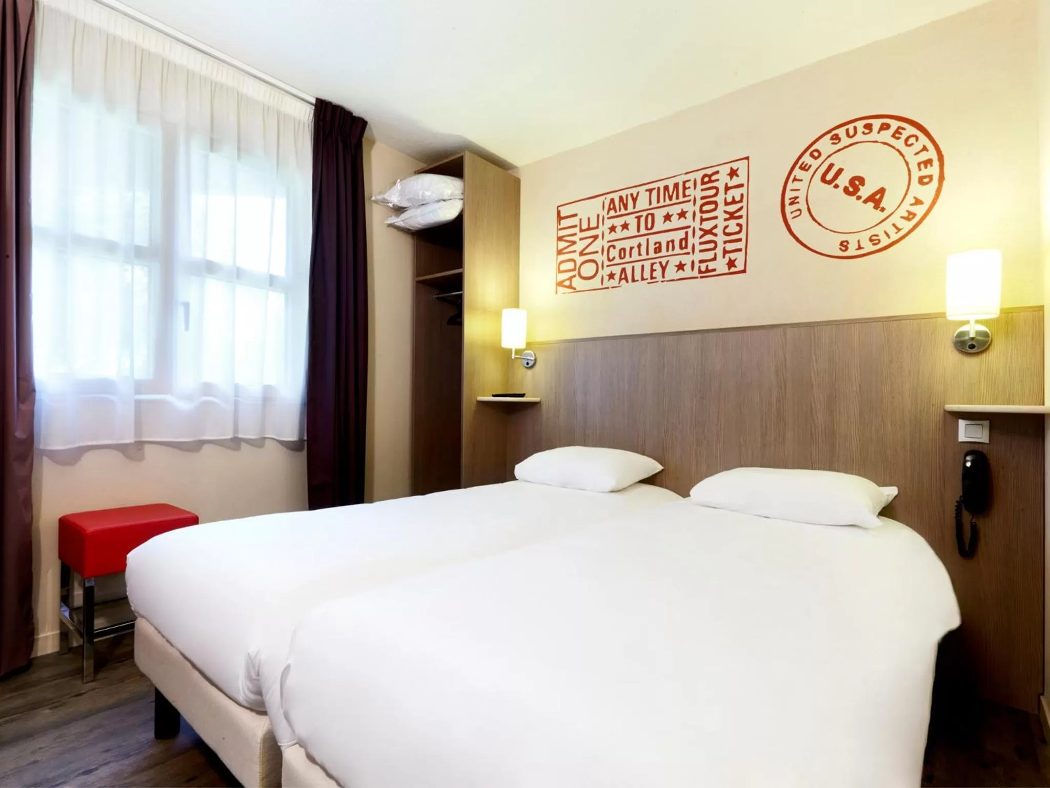 Bed in Brit Hotel Essentiel Cholet