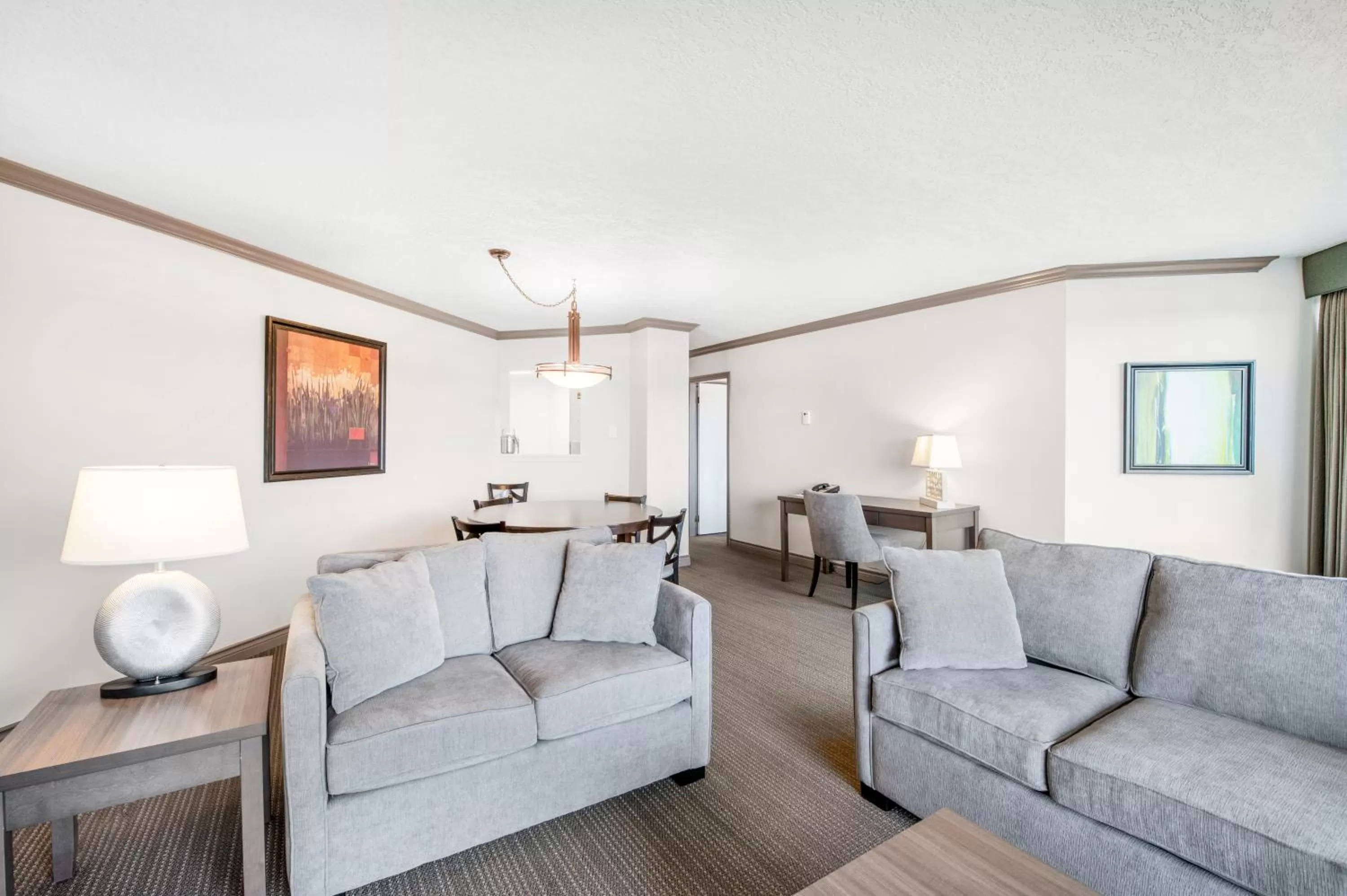 Living room in Victoria Regent Waterfront Hotel & Suites